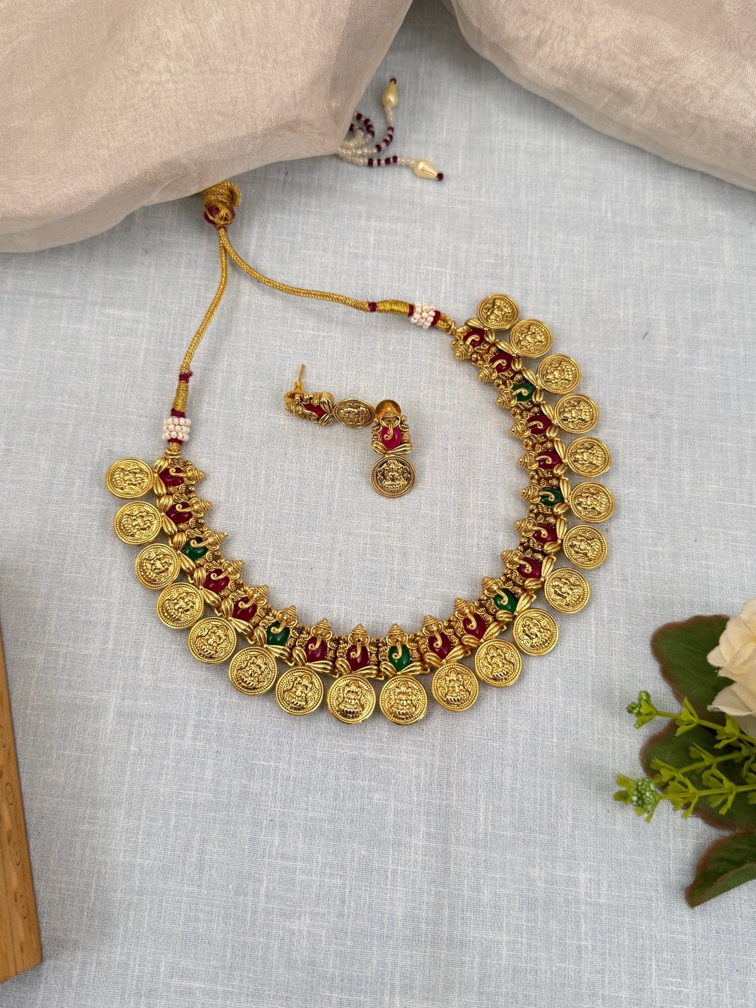 Royal Antique Short Kaasu Necklace Set 735 - Mahilas