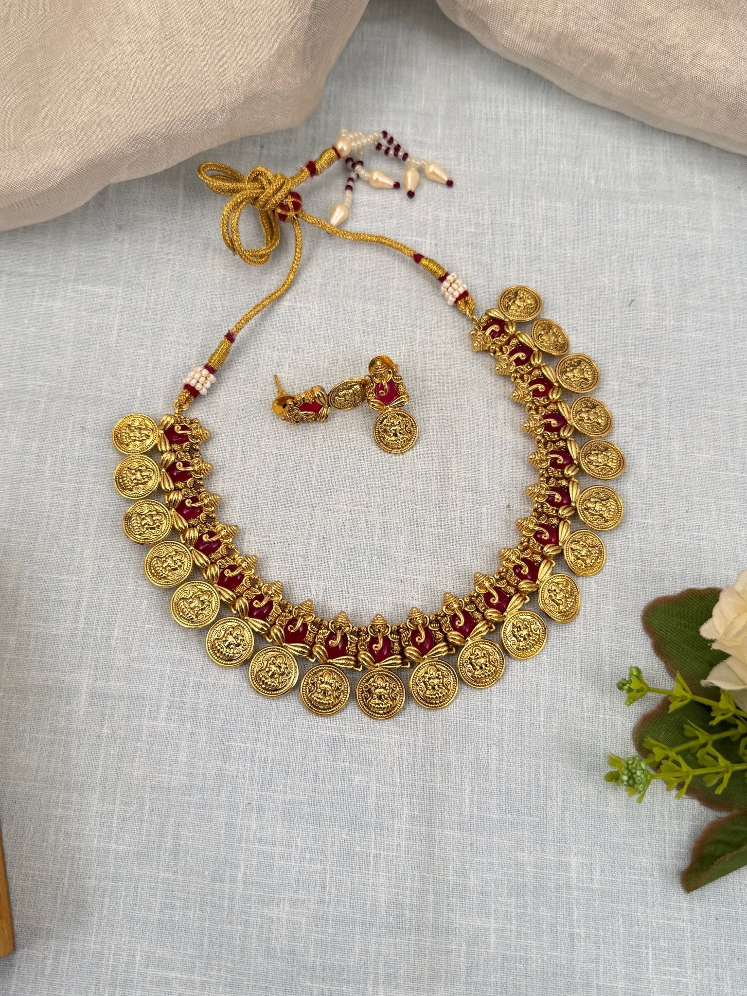 Royal Antique Short Kaasu Necklace Set 737 - Mahilas