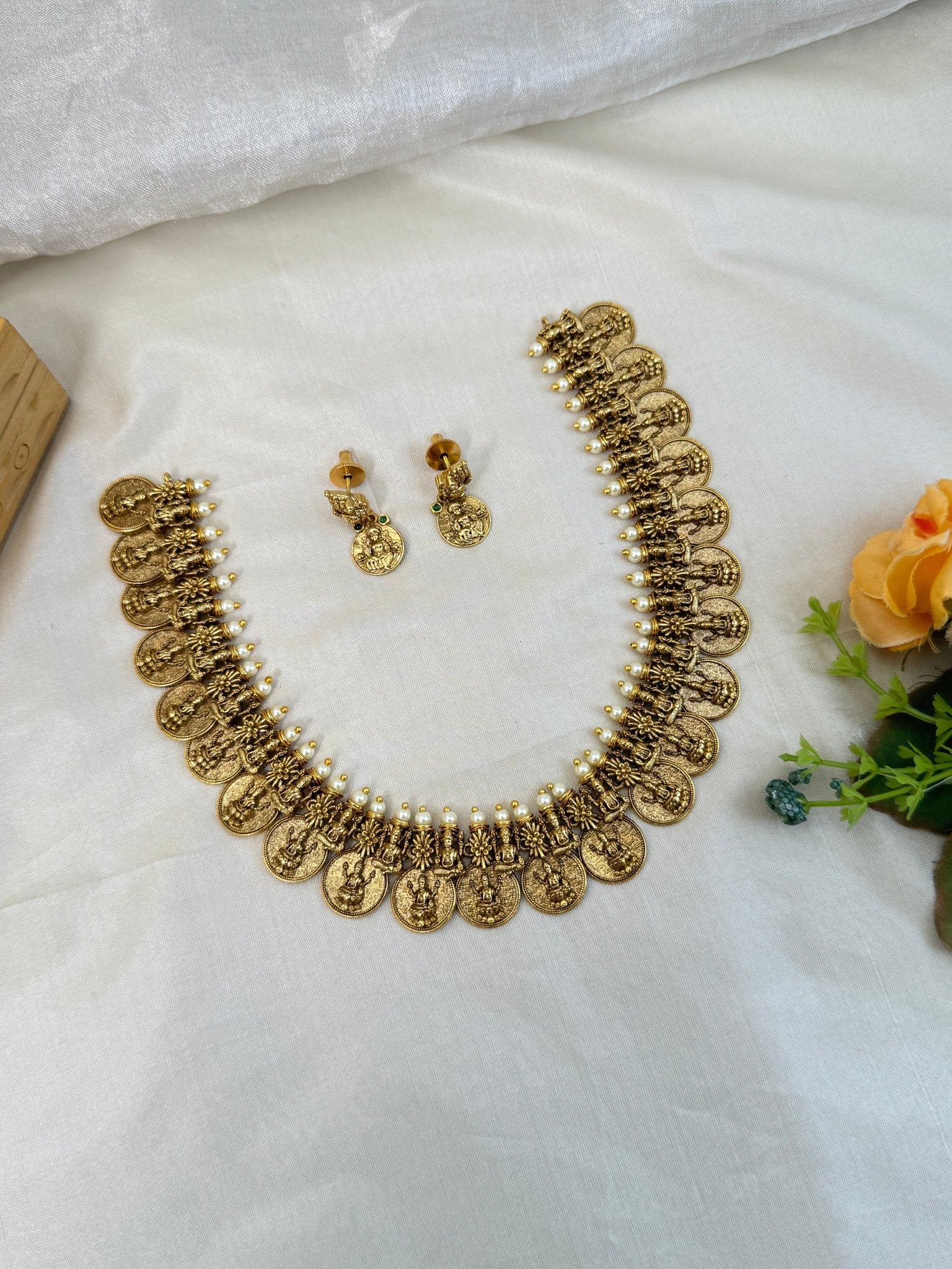 Royal Antique Short Kaasu Necklace Set 842 - Mahilas