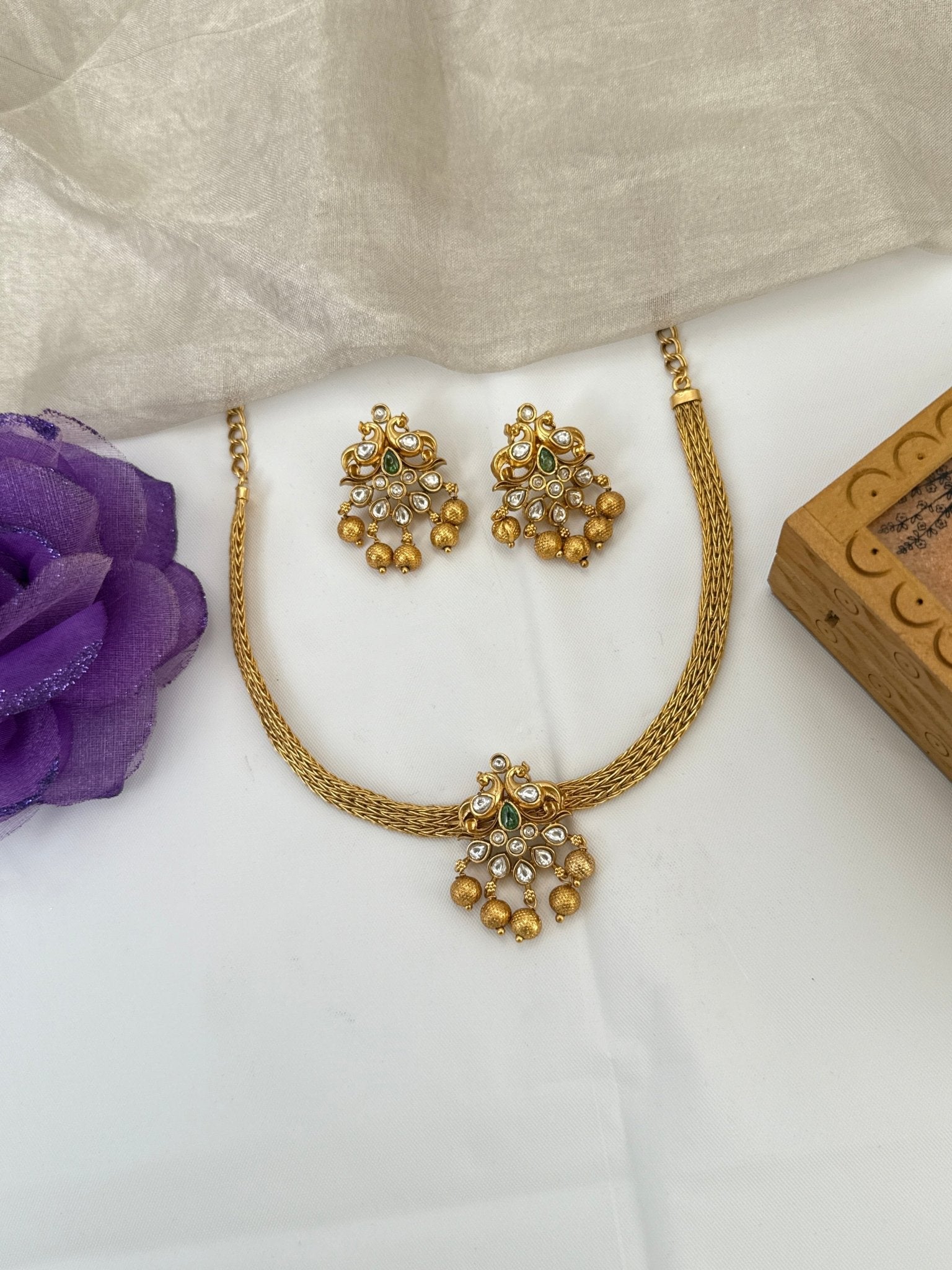 Royal Antique Short Necklace Set 1034 - Mahilas