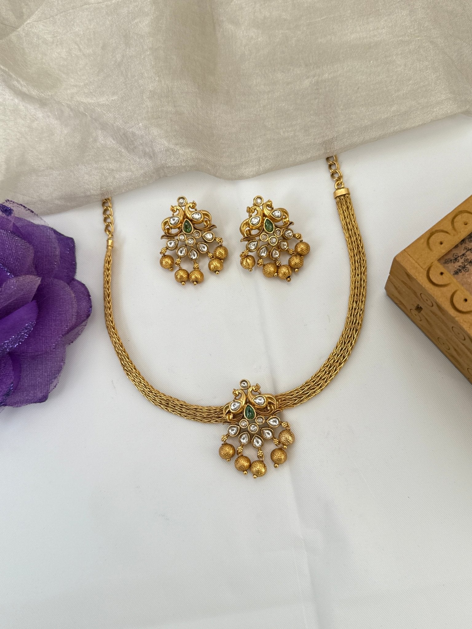 Royal Antique Short Necklace Set 1034 - Mahilas