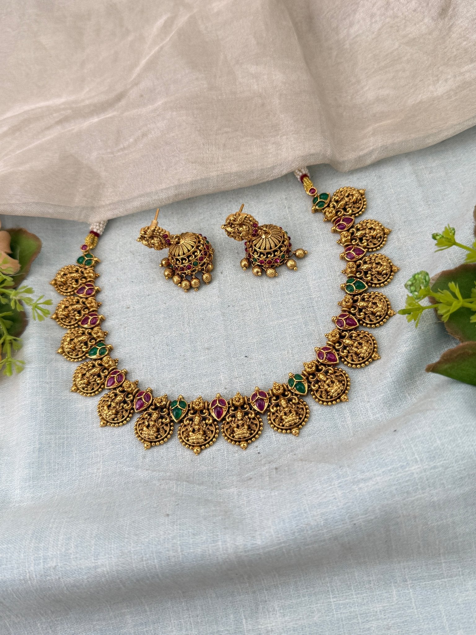 Royal Antique Short Necklace Set 1100 - Mahilas