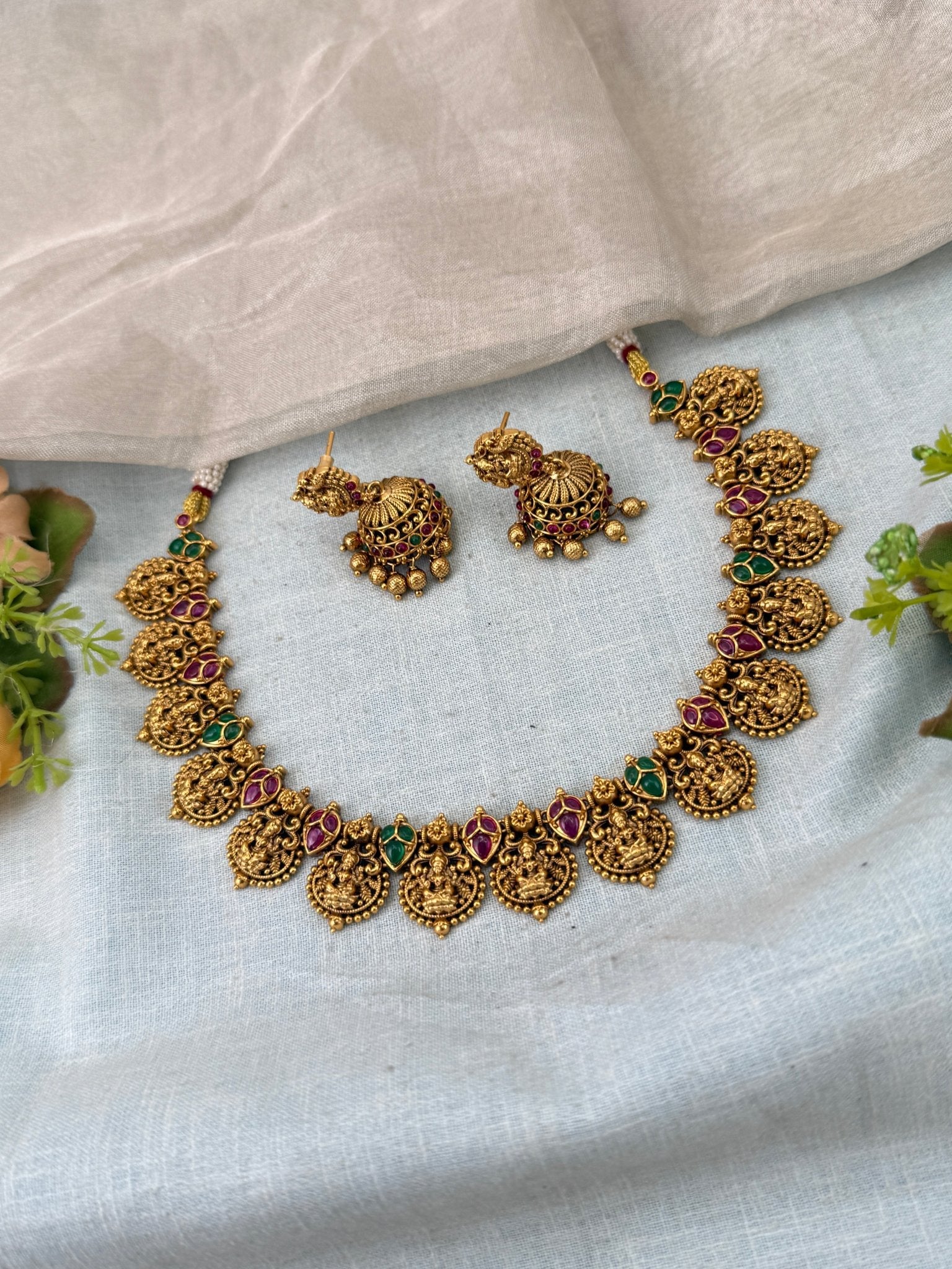 Royal Antique Short Necklace Set 1100 - Mahilas