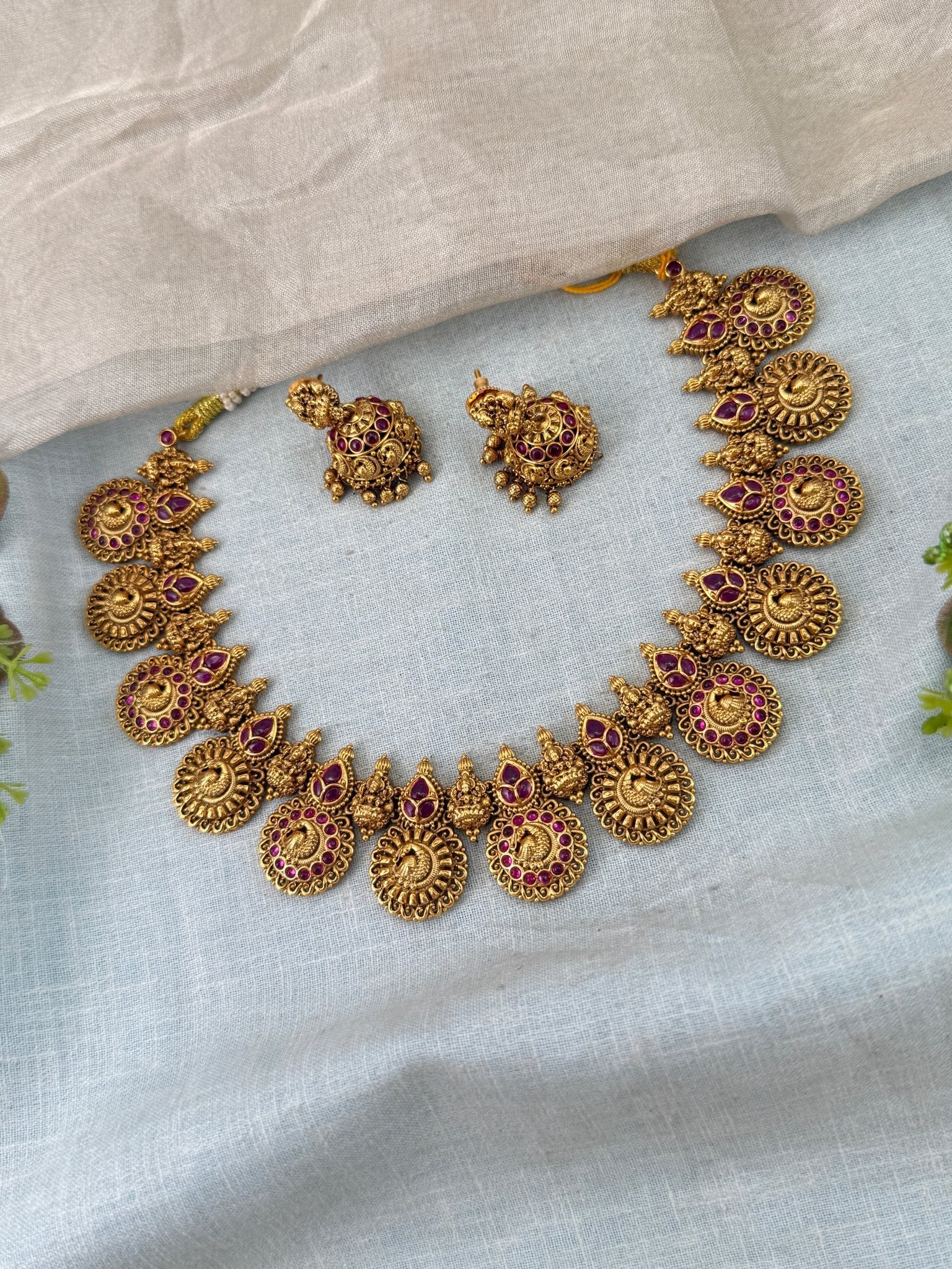 Royal Antique Short Necklace Set 1103 - Mahilas
