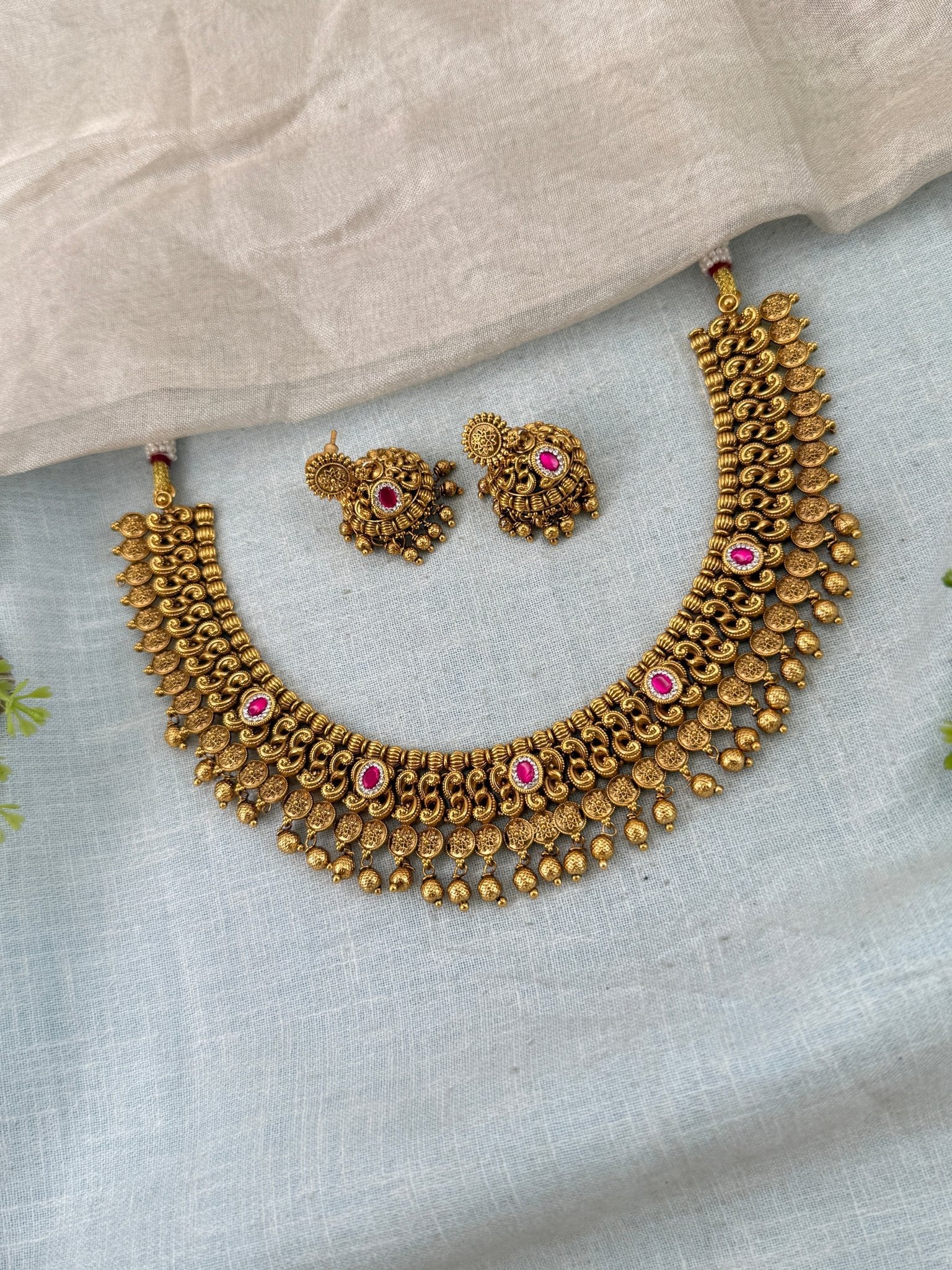 Royal Antique Short Necklace Set 1104 - Mahilas