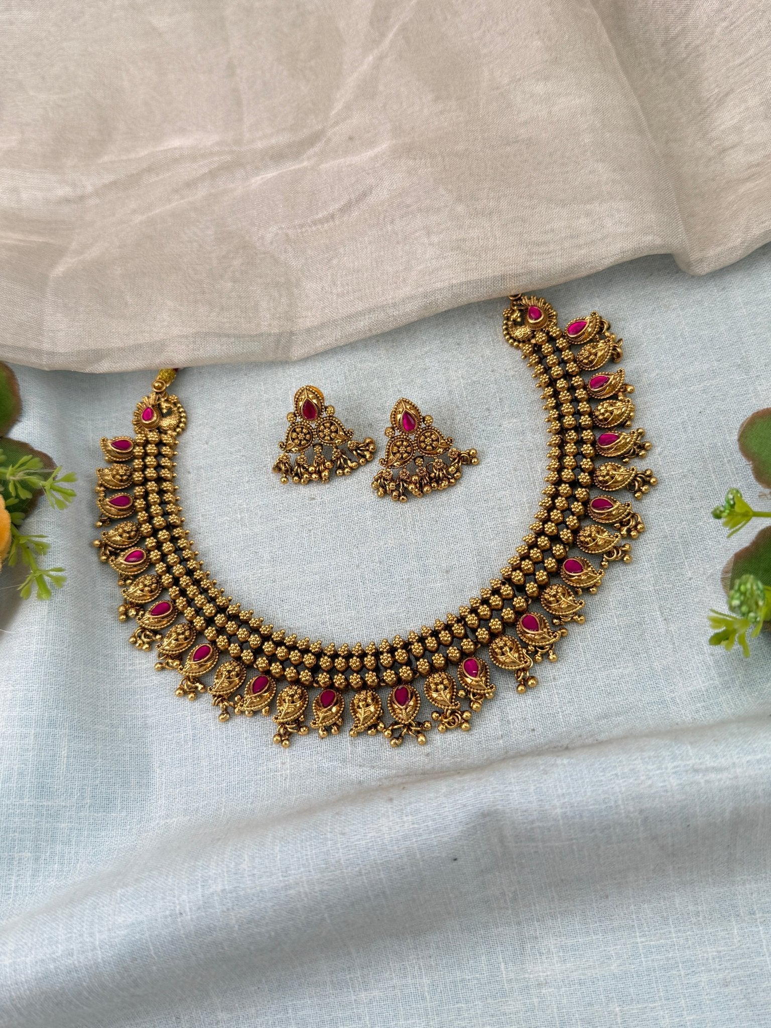 Royal Antique Short Necklace Set 1107 - Mahilas