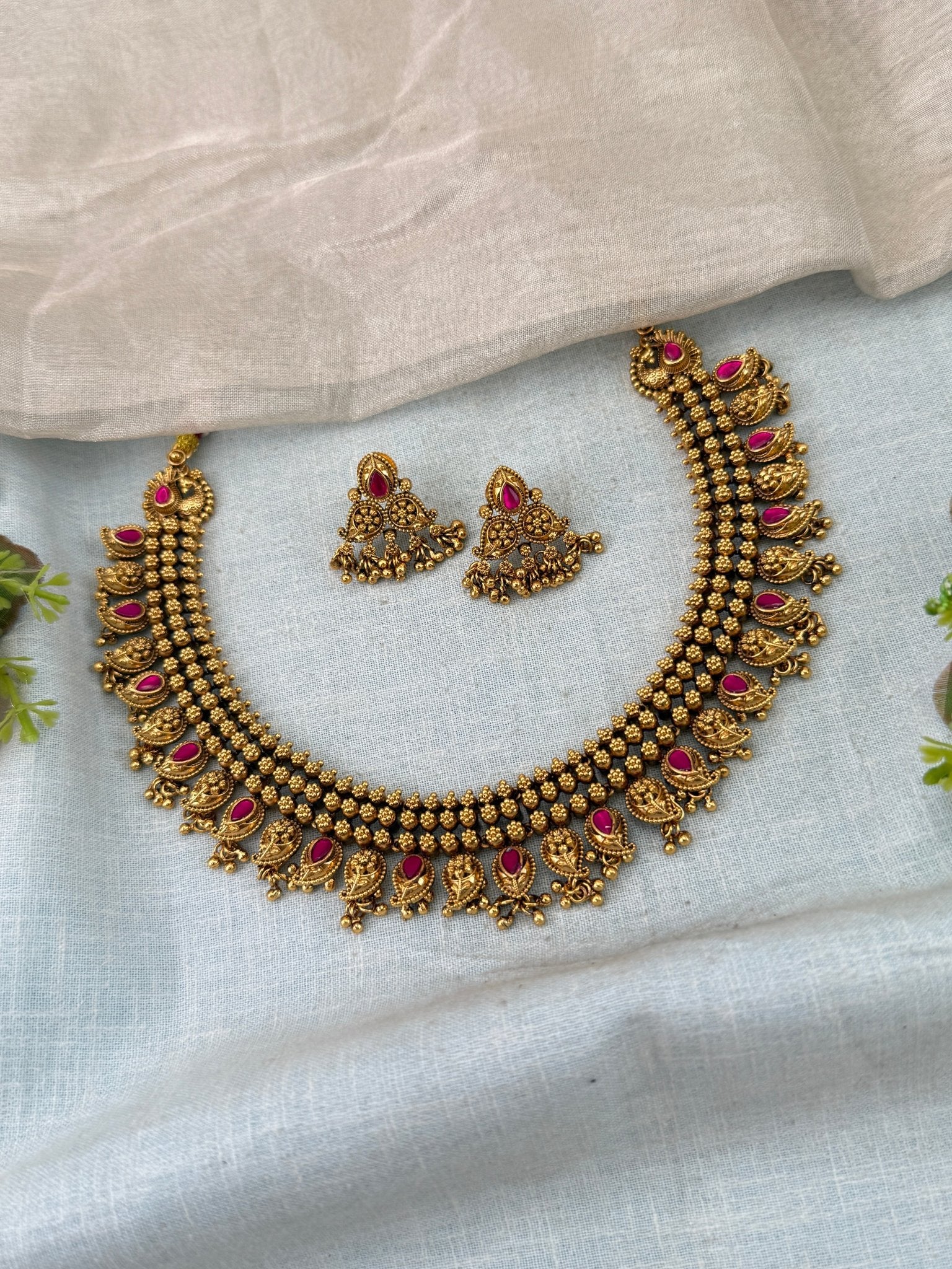 Royal Antique Short Necklace Set 1107 - Mahilas