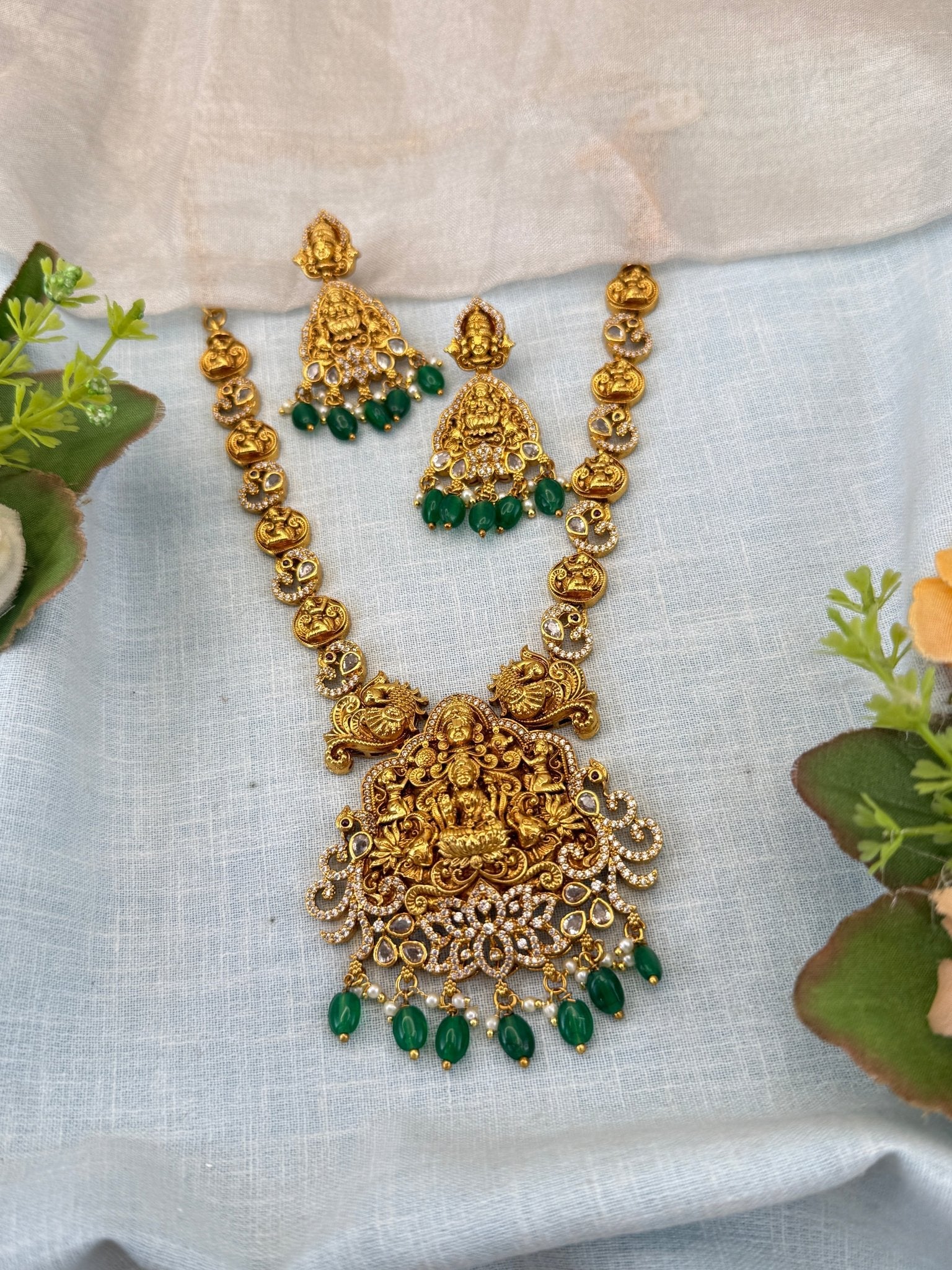 Royal Antique Short Necklace Set 1139 - Mahilas