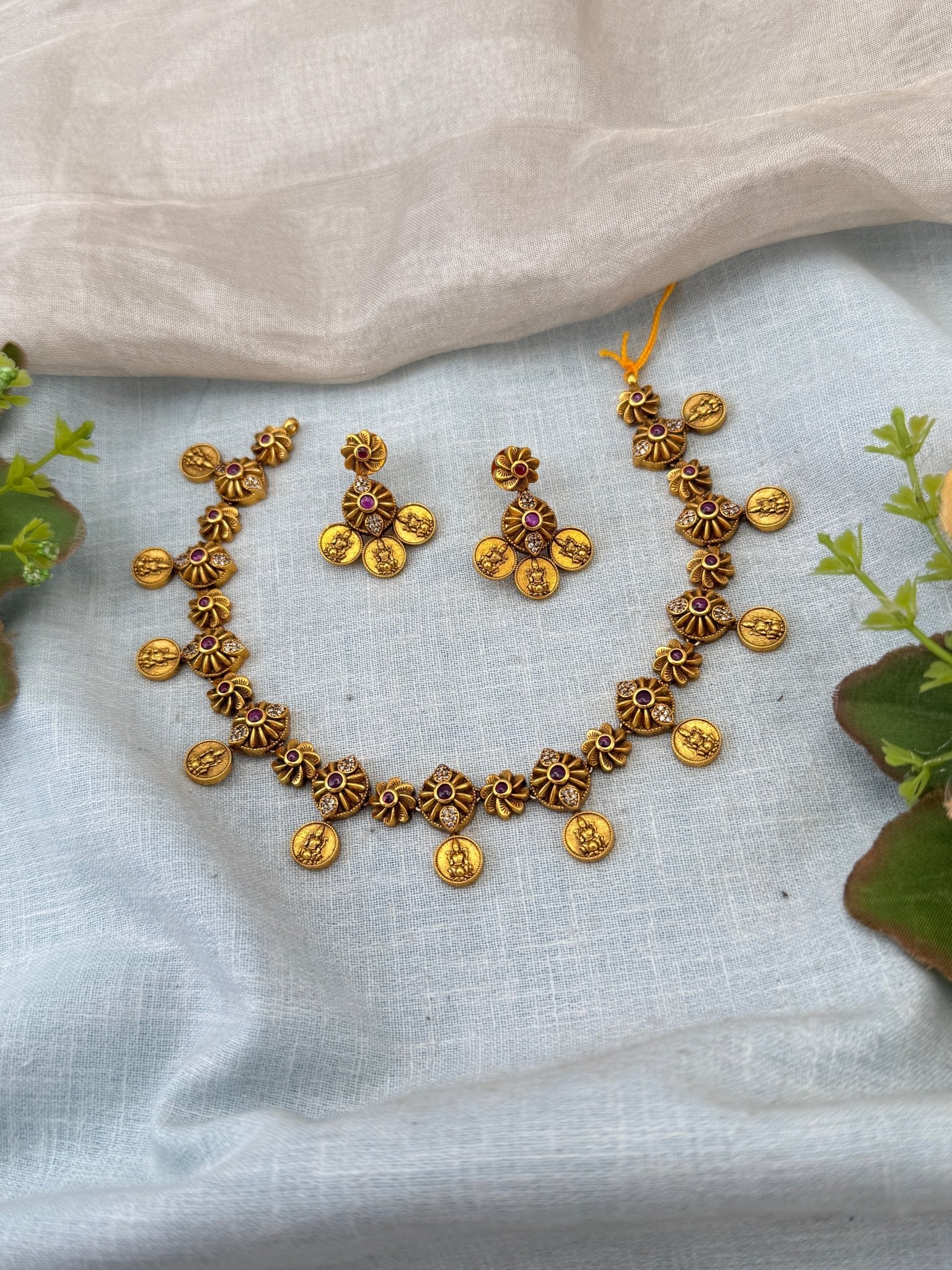 Royal Antique Short Necklace Set 1166 - Mahilas