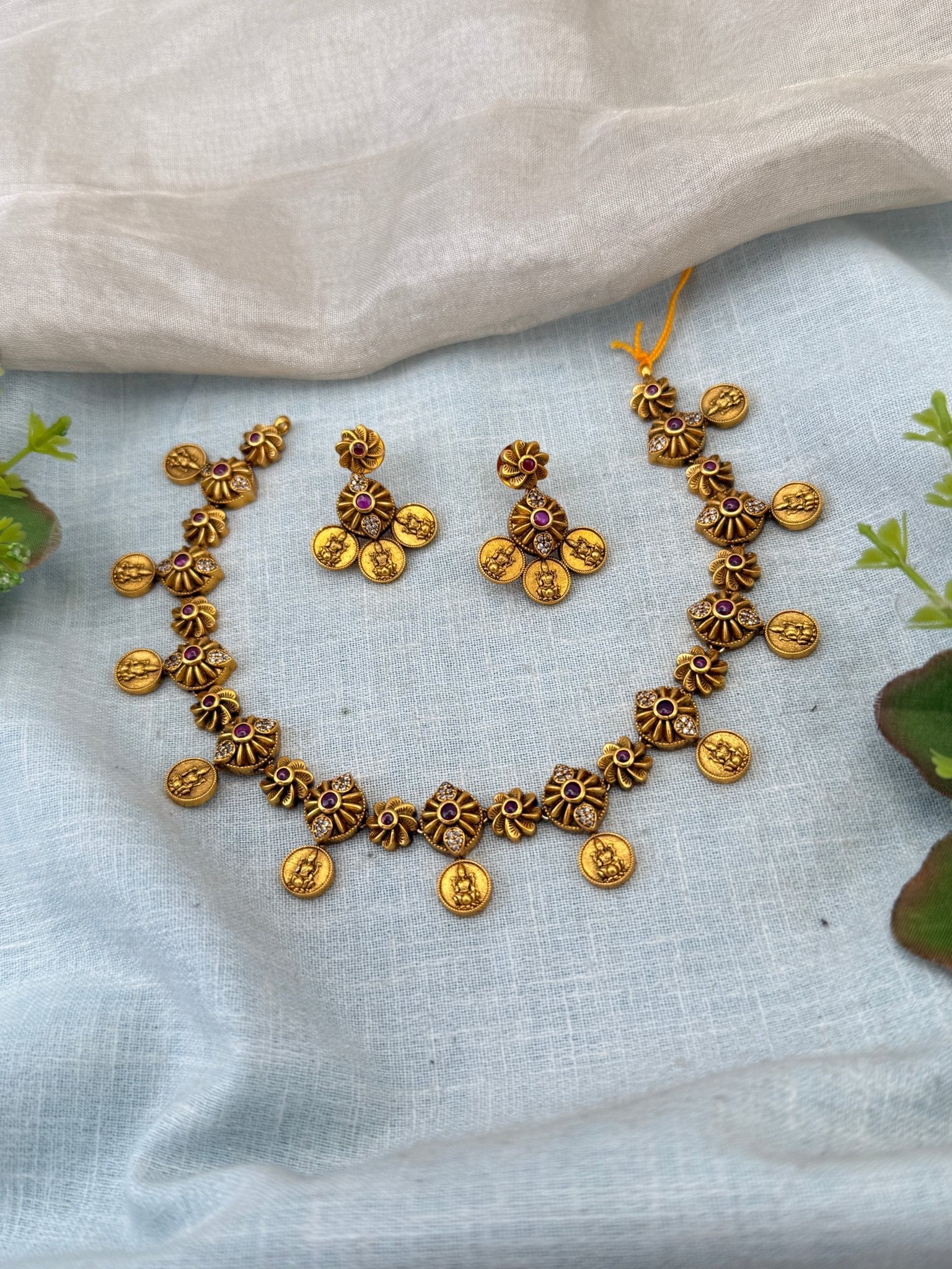 Royal Antique Short Necklace Set 1166 - Mahilas