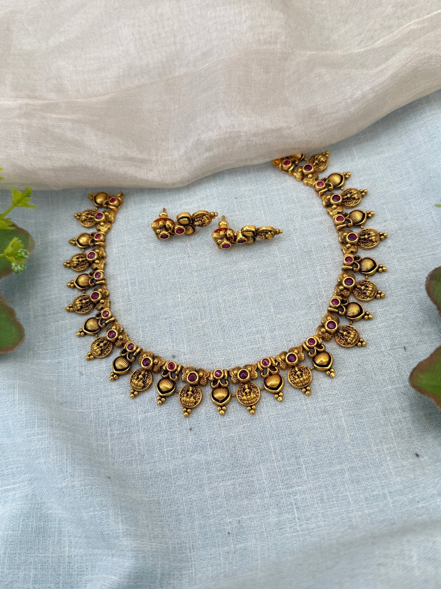 Royal Antique Short Necklace Set 1168 - Mahilas