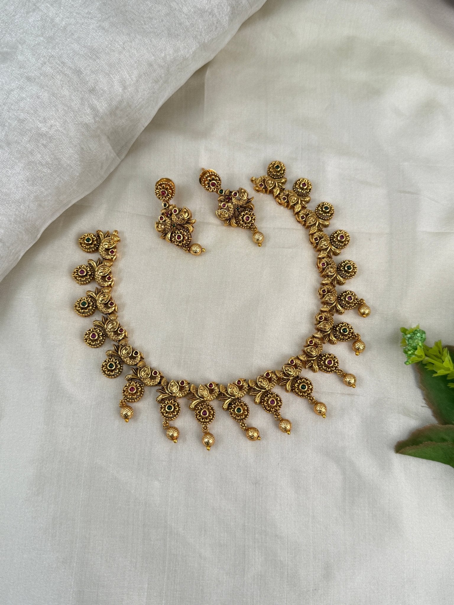 Royal Antique Short Necklace Set 656 - Mahilas