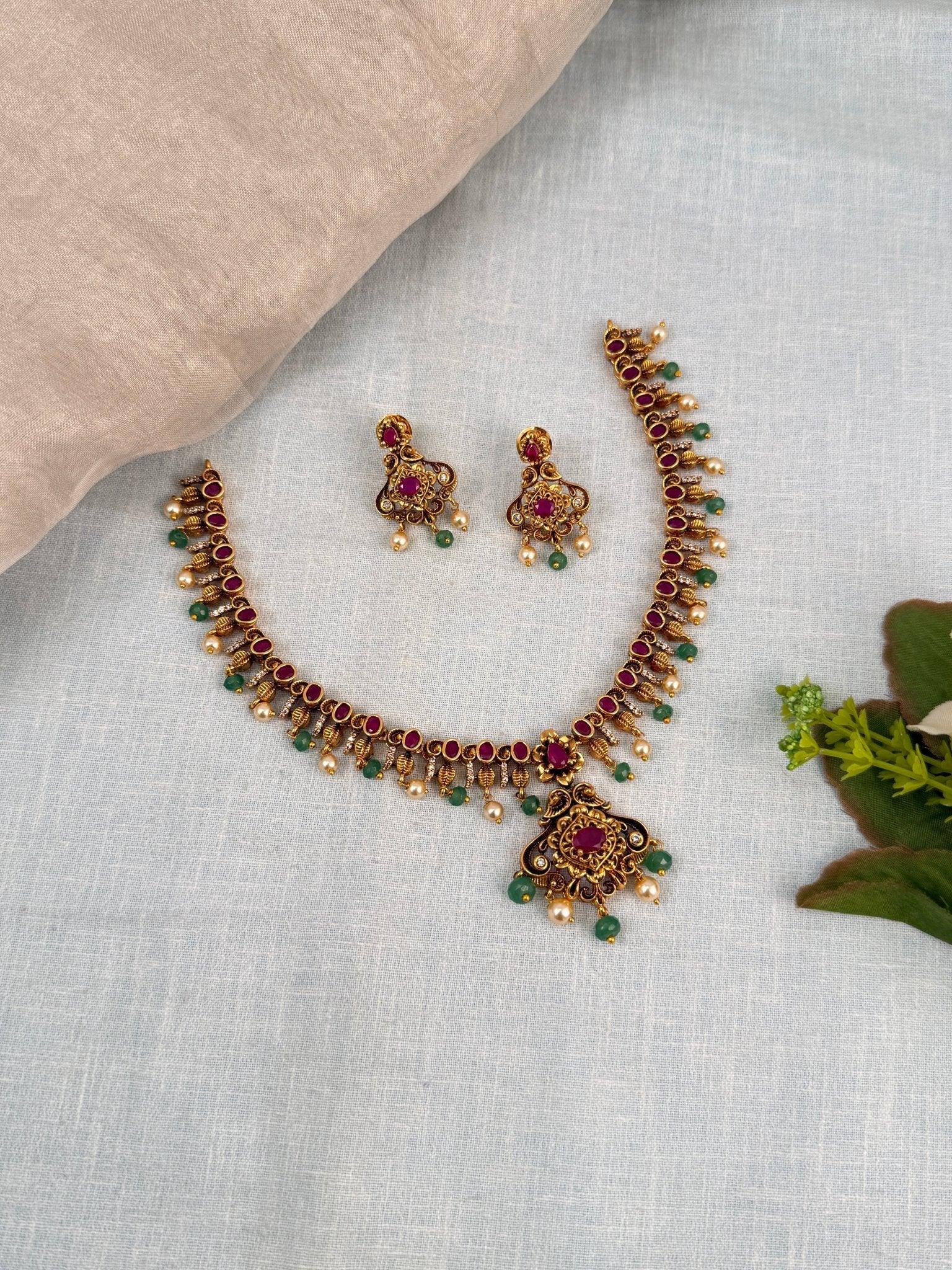 Royal Antique Short Necklace Set 667 - Mahilas