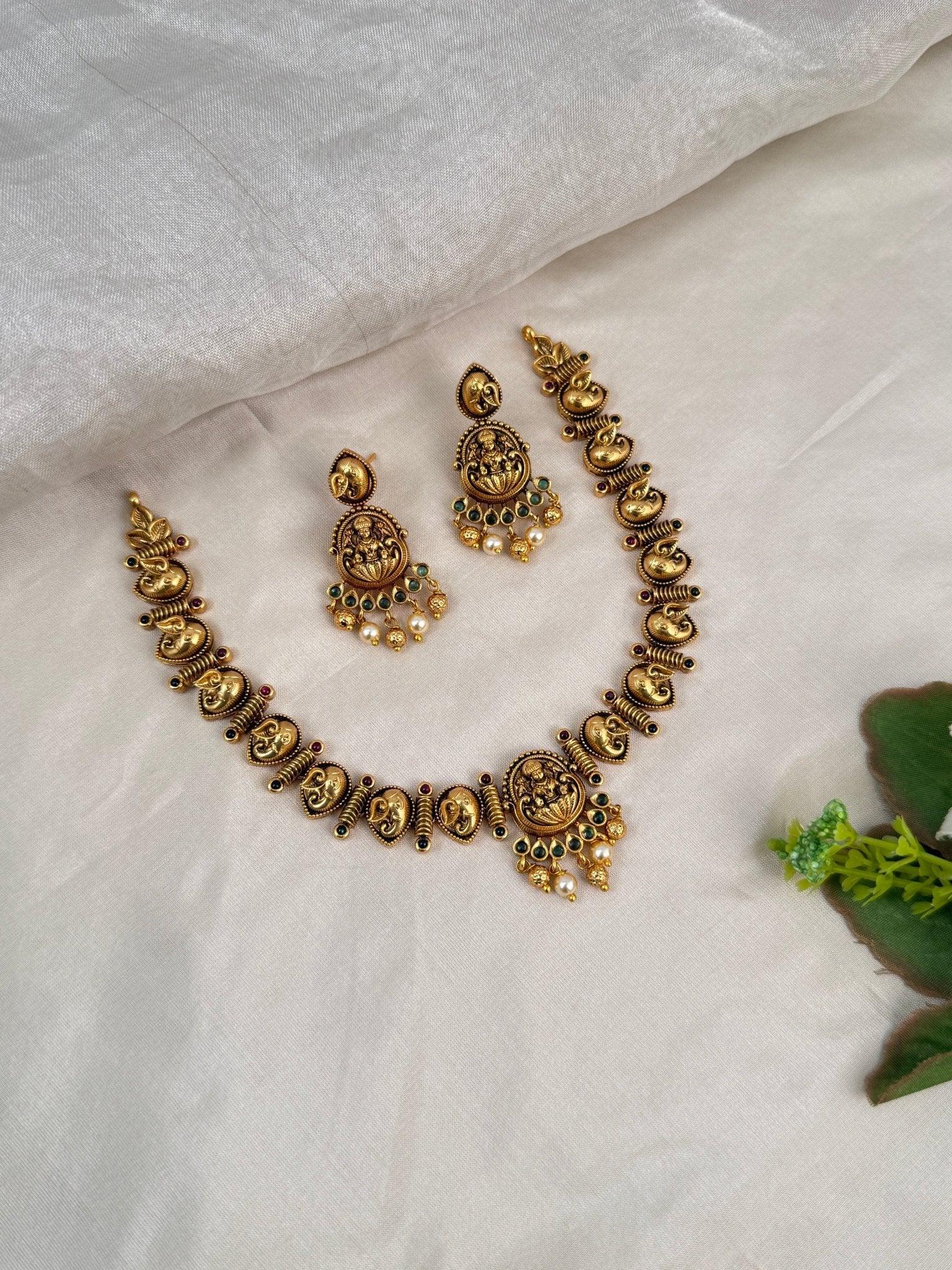 Royal Antique Short Necklace Set 673 - Mahilas