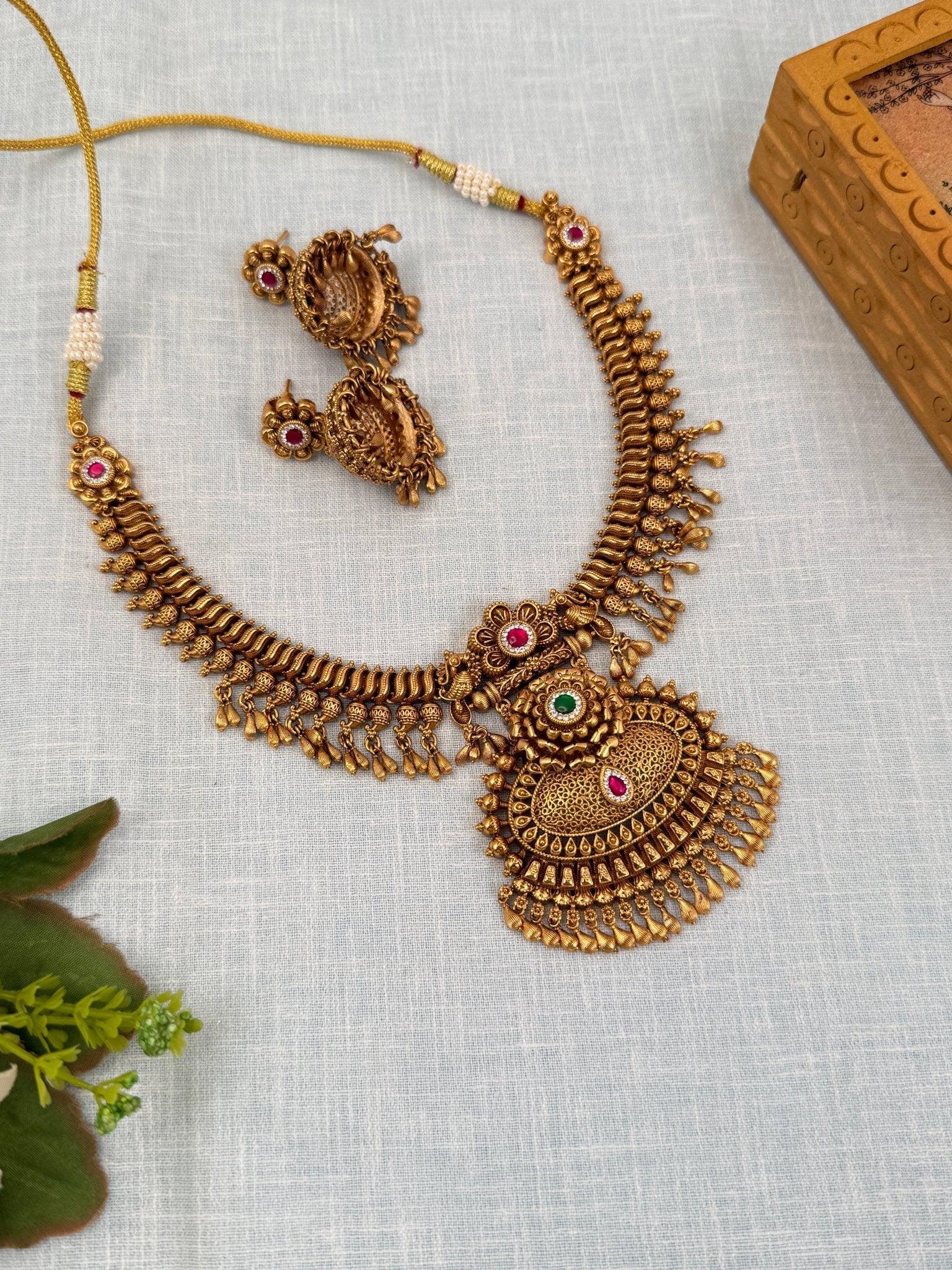 Royal Antique Short Necklace Set 685 - Mahilas