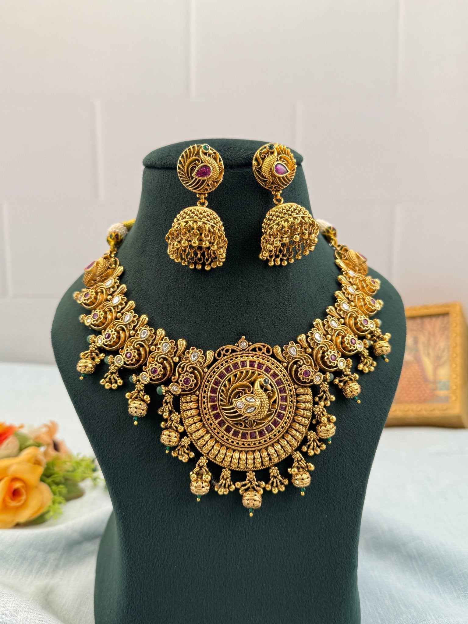 Royal Antique Short Necklace Set 717 - Mahilas