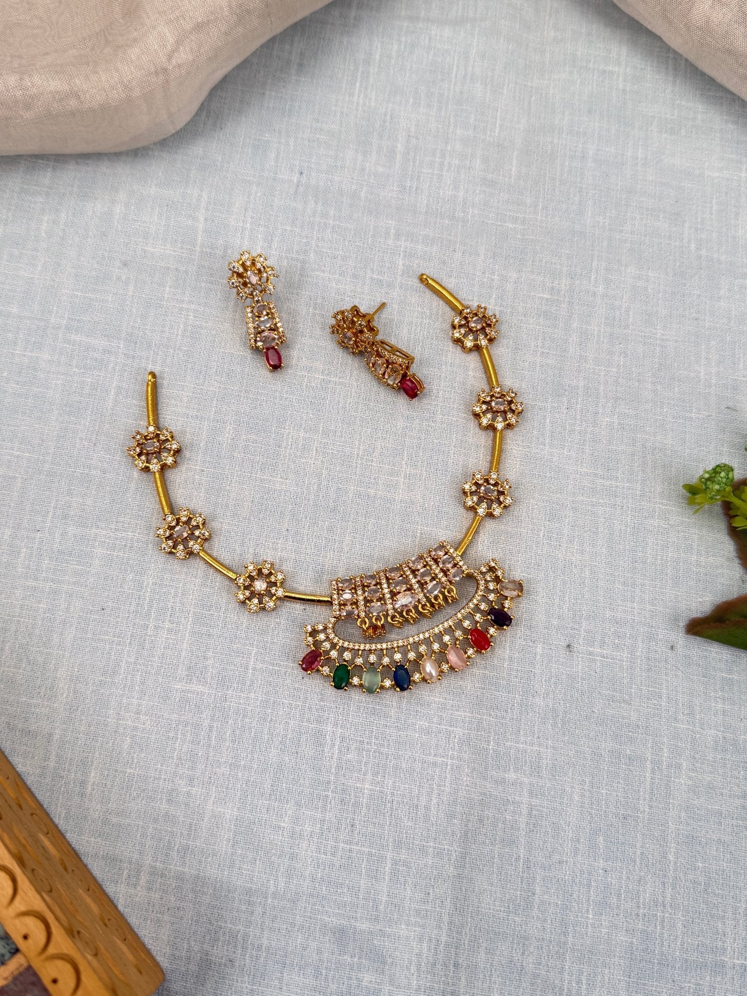 Royal Antique Short Necklace Set 729 - Mahilas