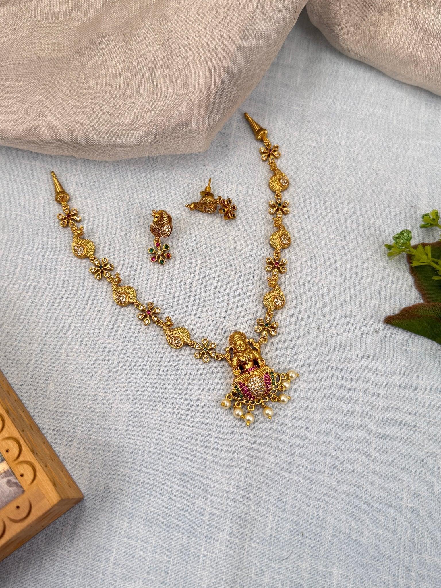 Royal Antique Short Necklace Set 731 - Mahilas