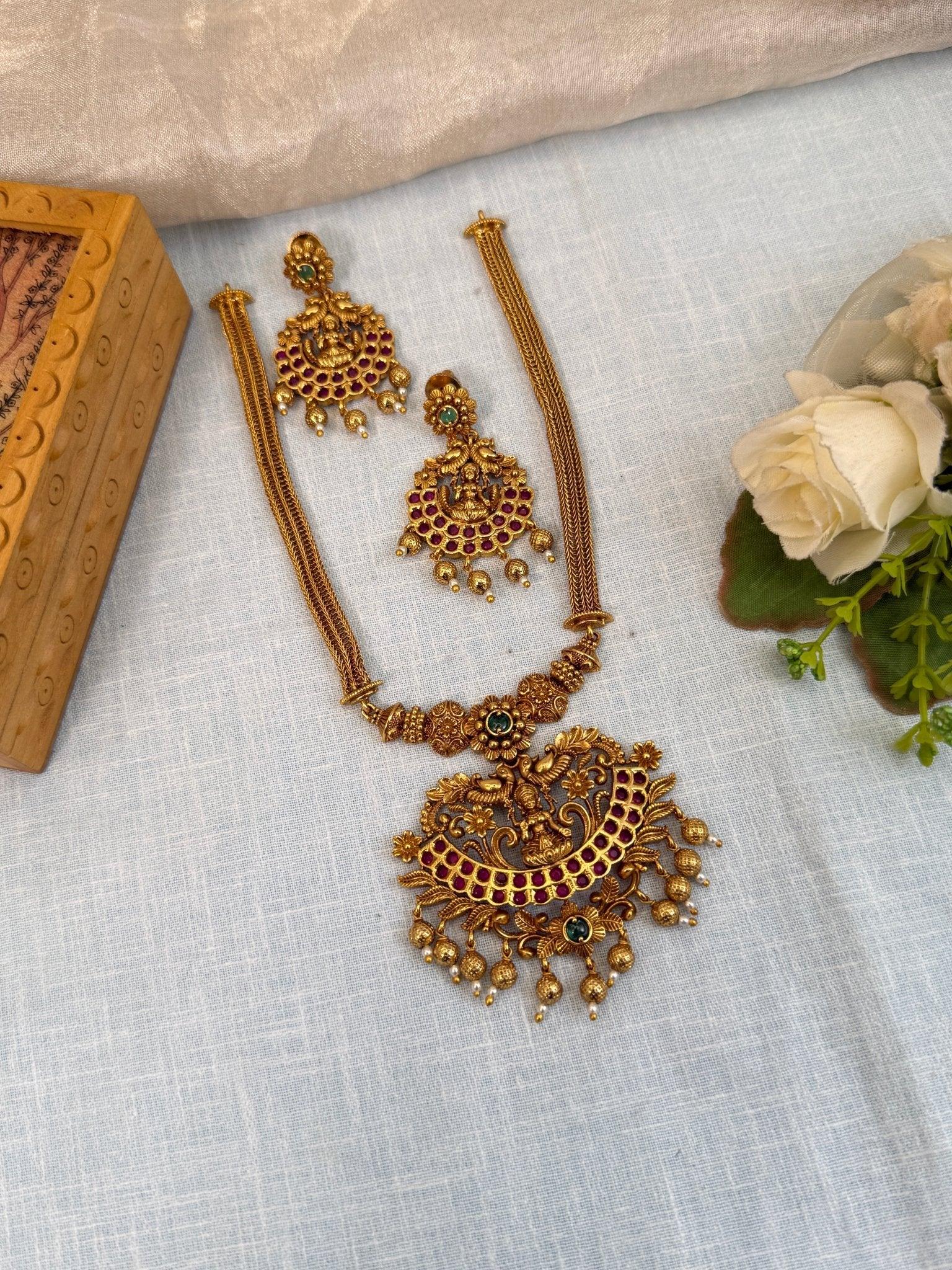 Royal Antique Short Necklace Set 832 - Mahilas