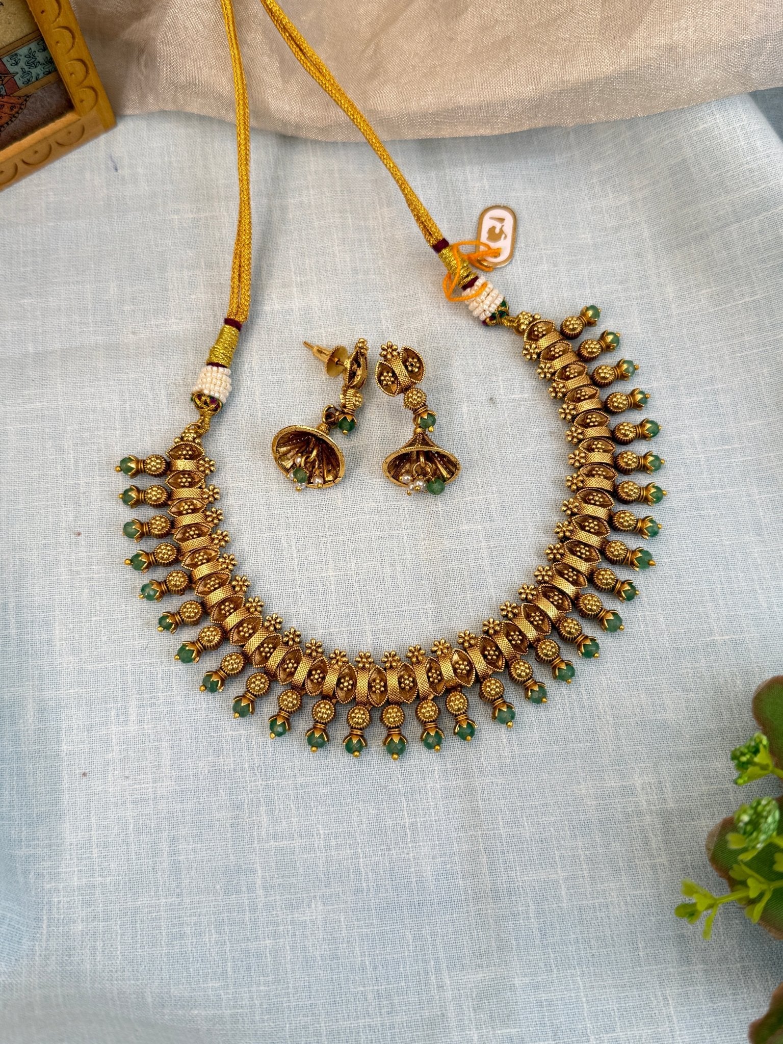 Royal Antique Short Necklace Set 881 - Mahilas