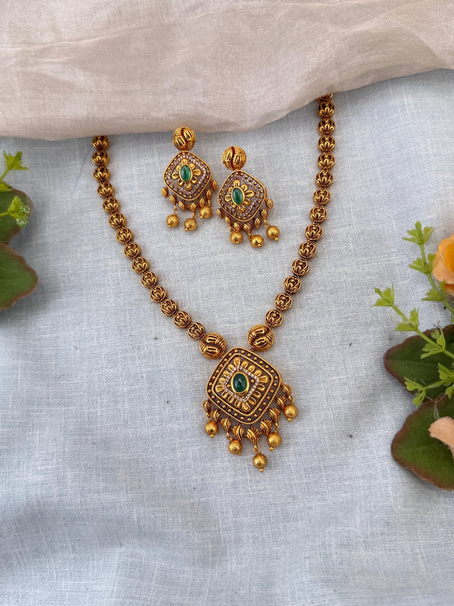 Royal Antique Short Pendant Necklace Set 1177 - Mahilas