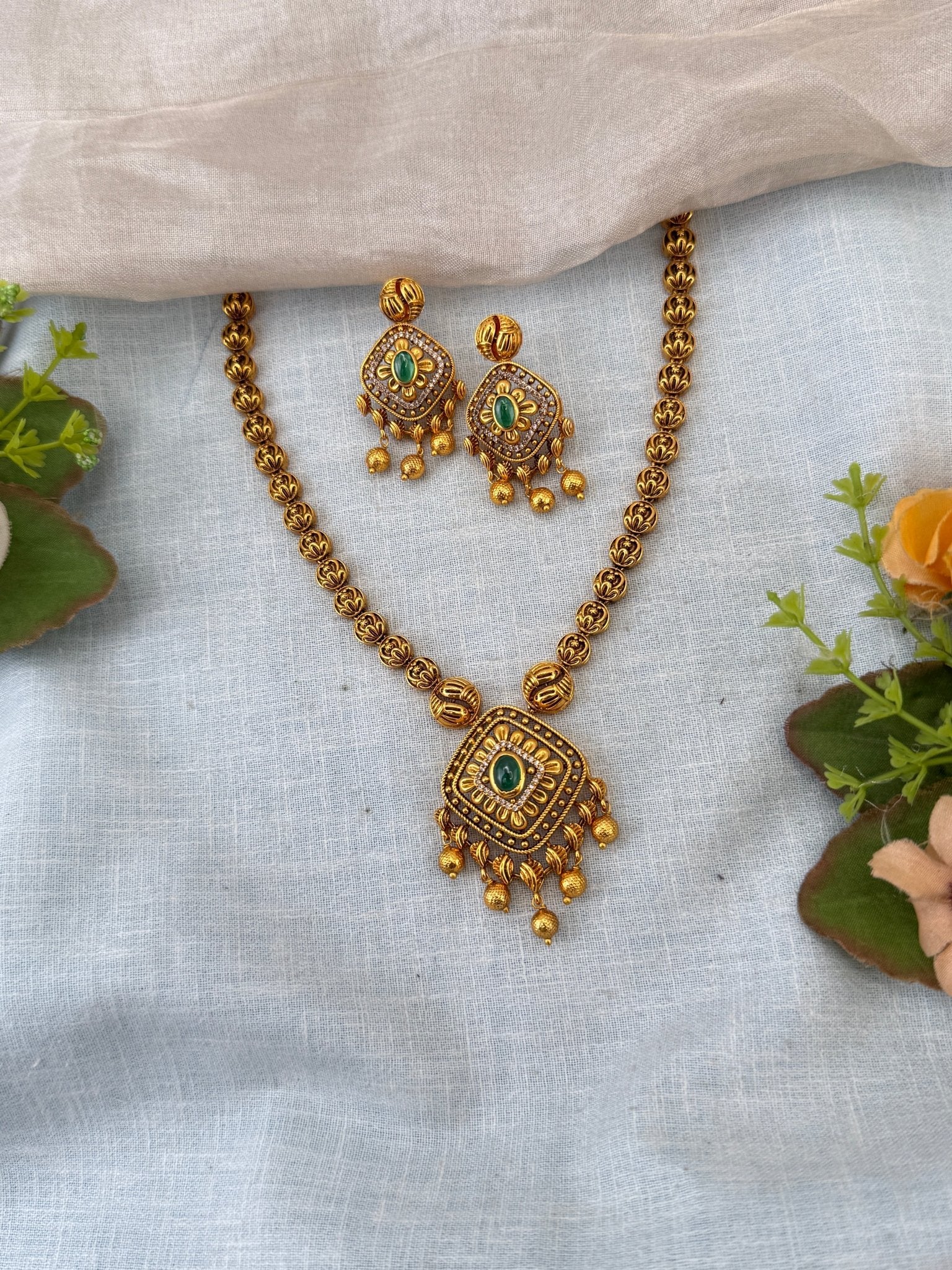 Royal Antique Short Pendant Necklace Set 1177 - Mahilas