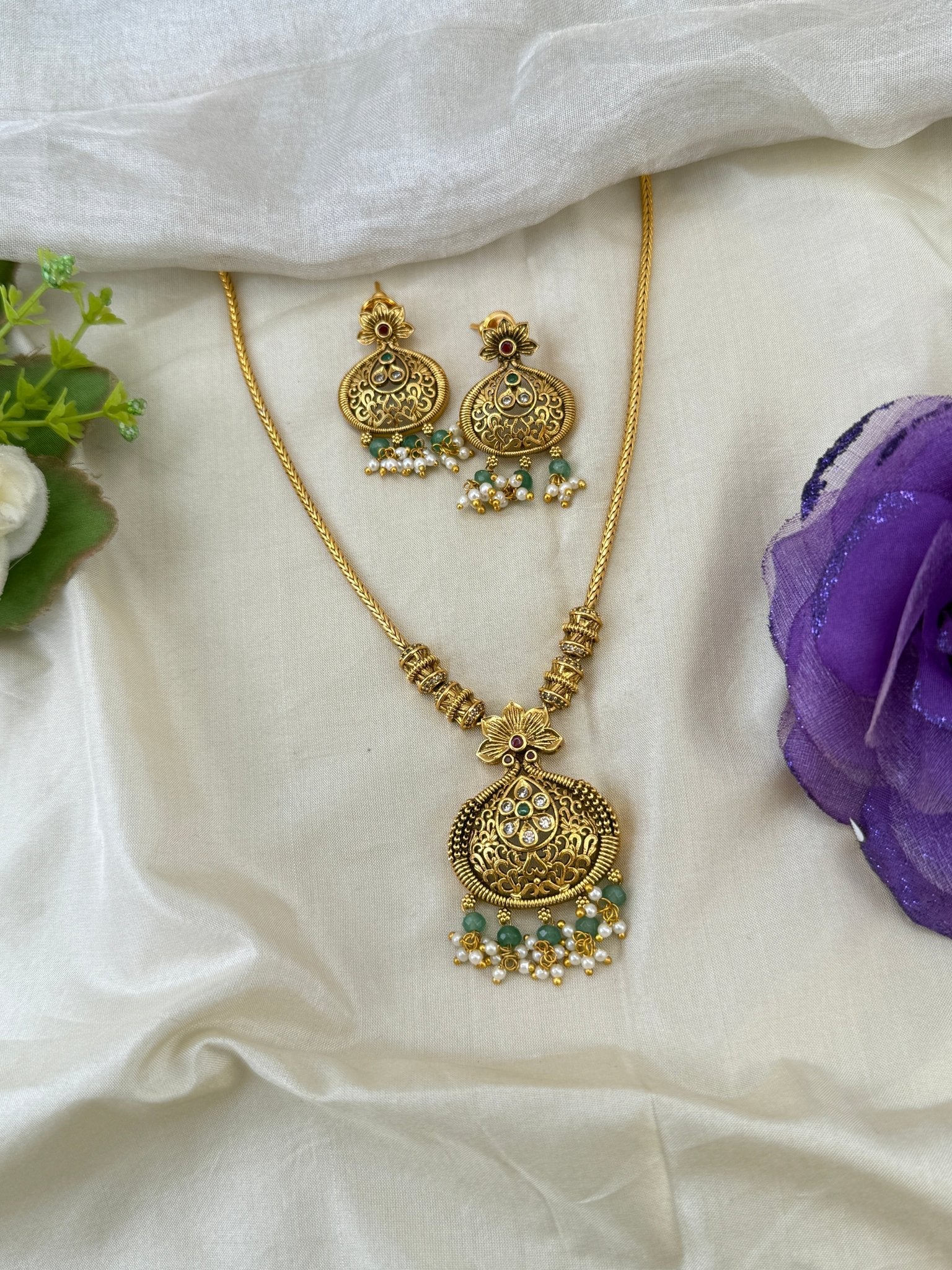 Royal Antique Short Pendant Necklace Set 1184 - Mahilas
