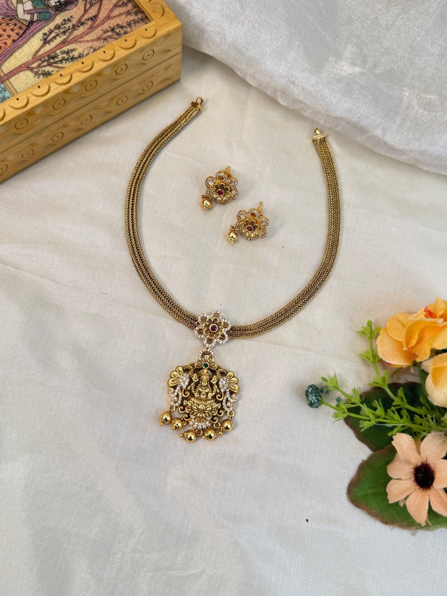 Royal Antique Short Pendant Necklace Set 847 - Mahilas