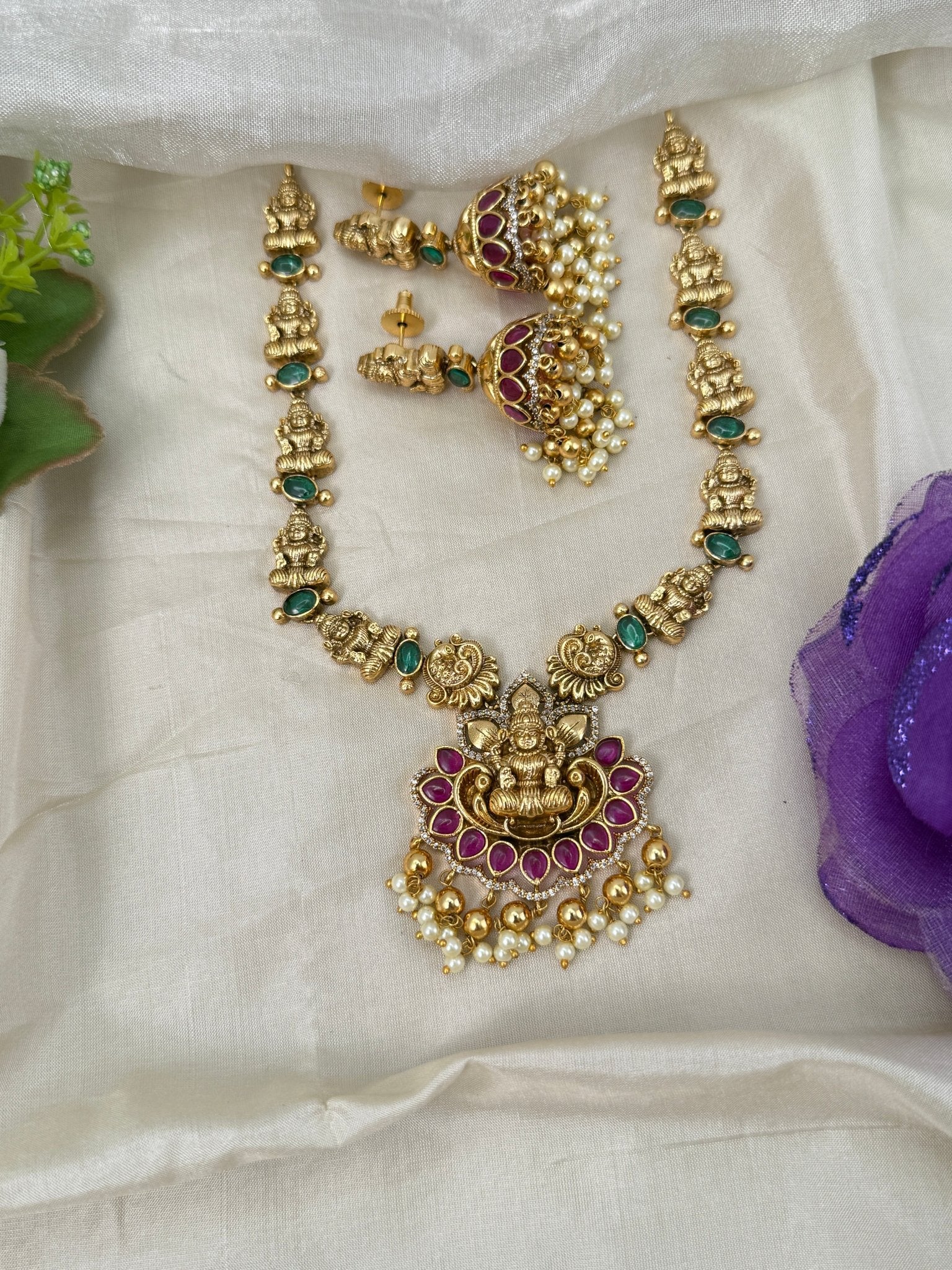 Royal Antique Stone Lakshmi Pendant Short Necklace Set 0652 - Mahilas