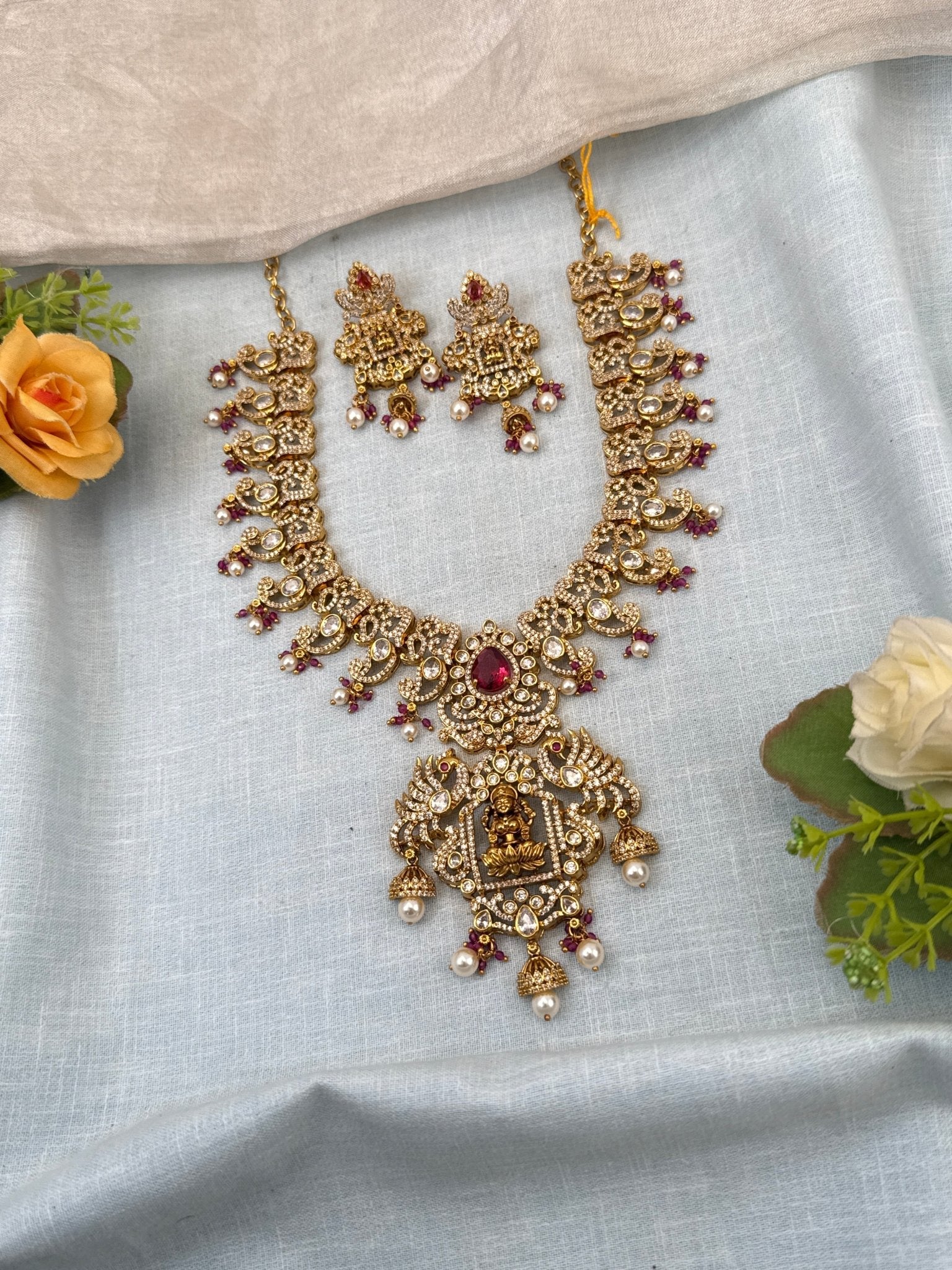 Royal Antique Stone Lakshmi Pendant Short Necklace Set 0757 - Mahilas