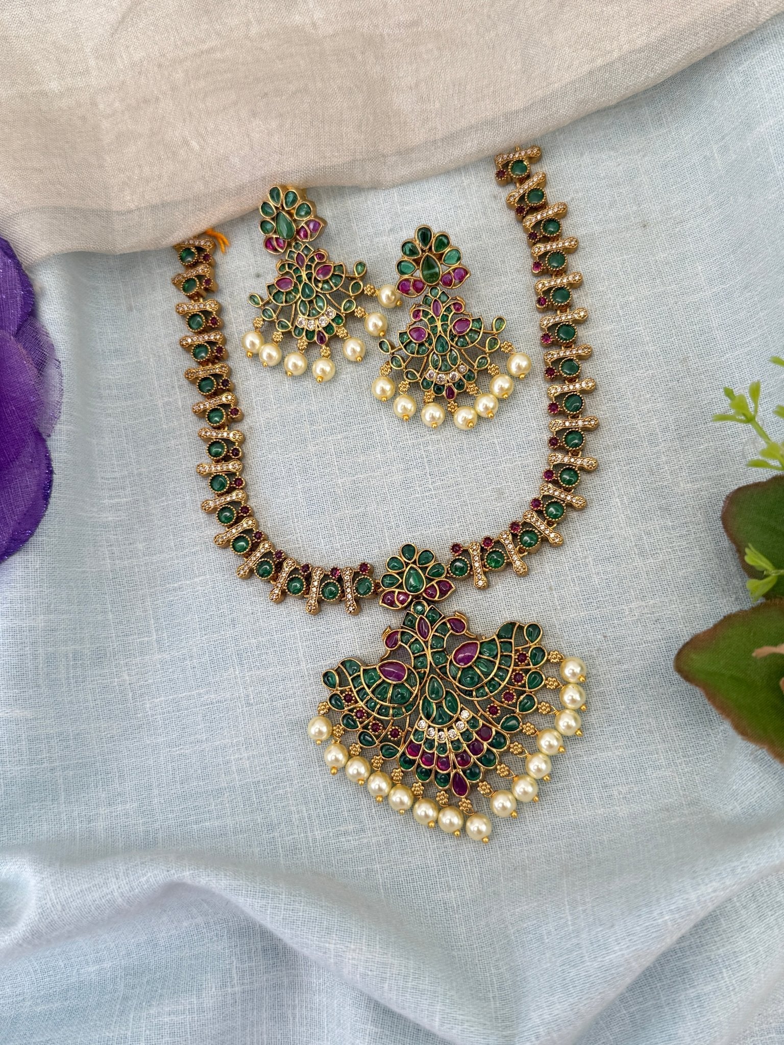 Royal Antique Stone Pendant Short Necklace Set 1196 - Mahilas