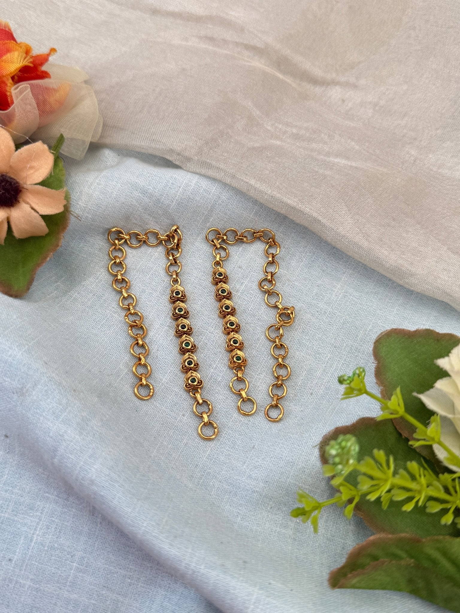 Royal Antique Straight Maatal Earchain 514 - Mahilas