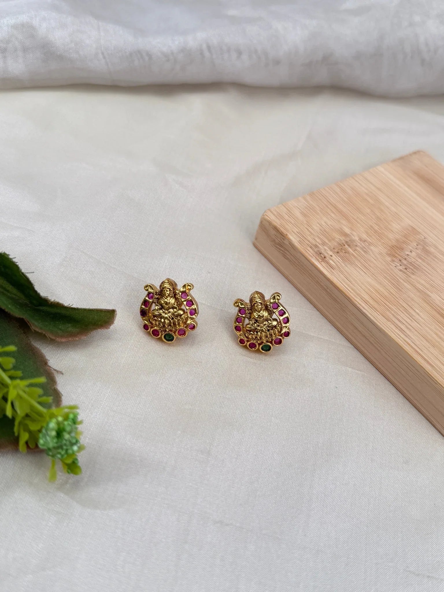 Royal Antique Stud Earrings 0426 - Mahilas