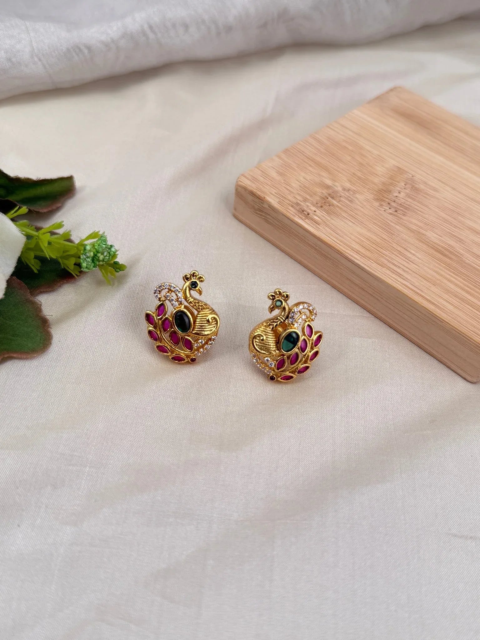 Royal Antique Stud Earrings 0432 - Mahilas