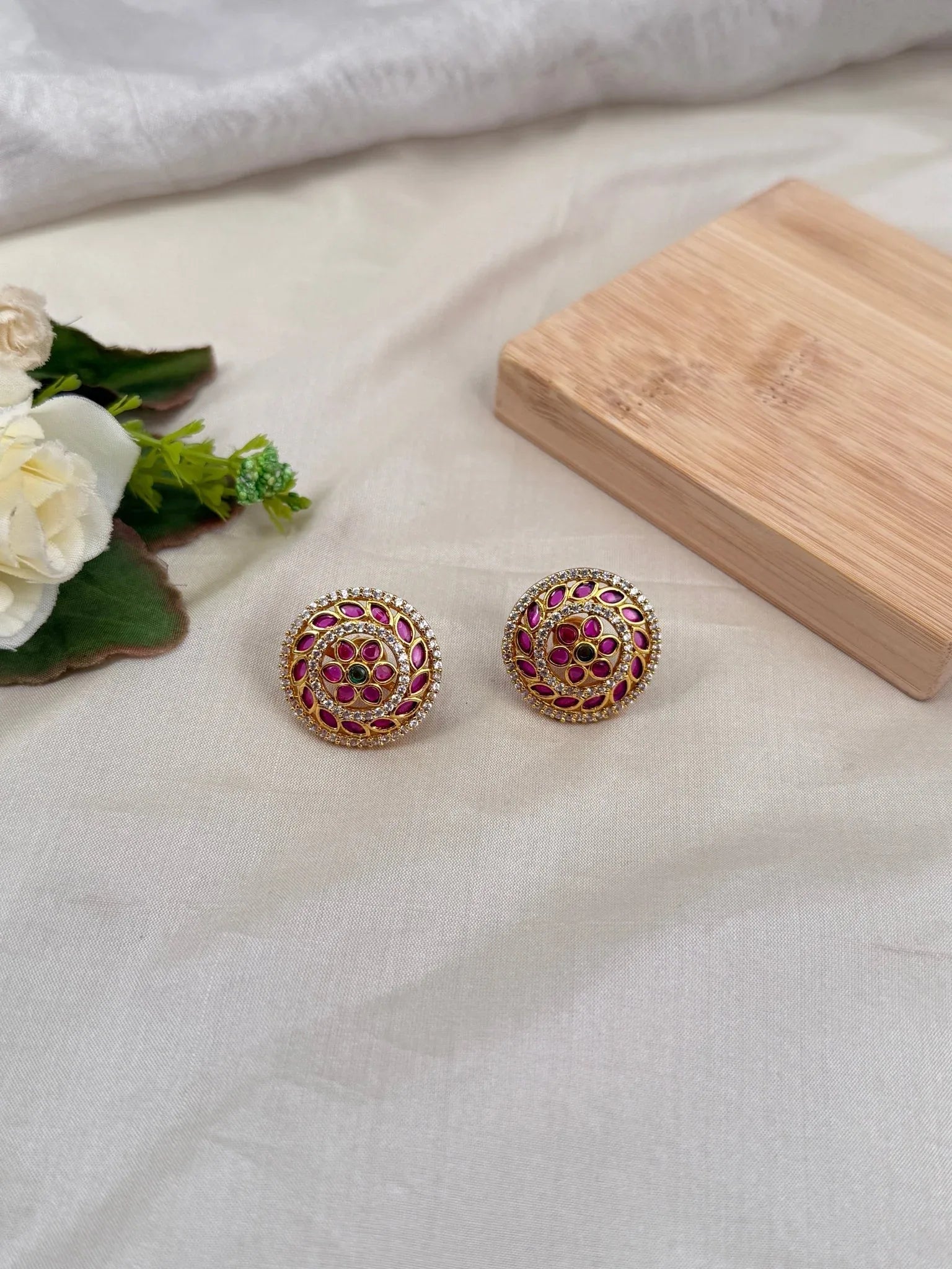Royal Antique Stud Earrings 0435 - Mahilas