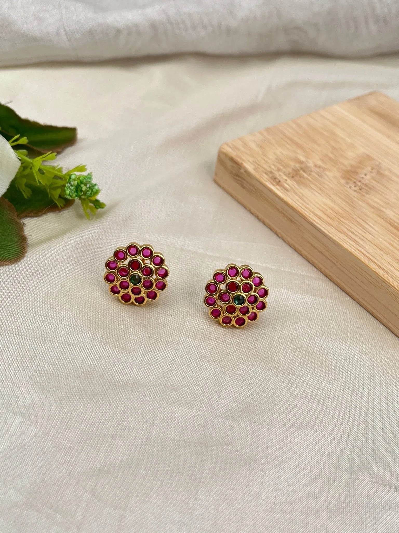 Royal Antique Stud Earrings 0450 - Mahilas