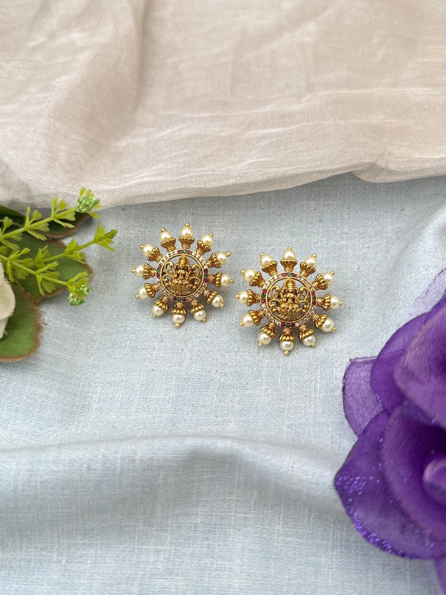 Royal Antique Stud Earrings 1077 - Mahilas