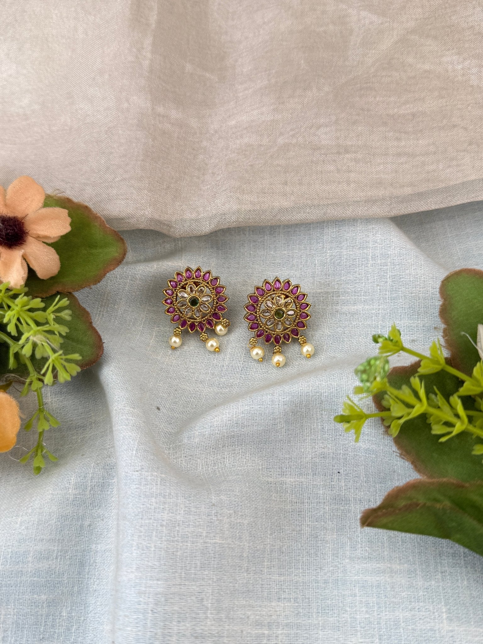 Royal Antique Stud Earrings 11099 - Mahilas