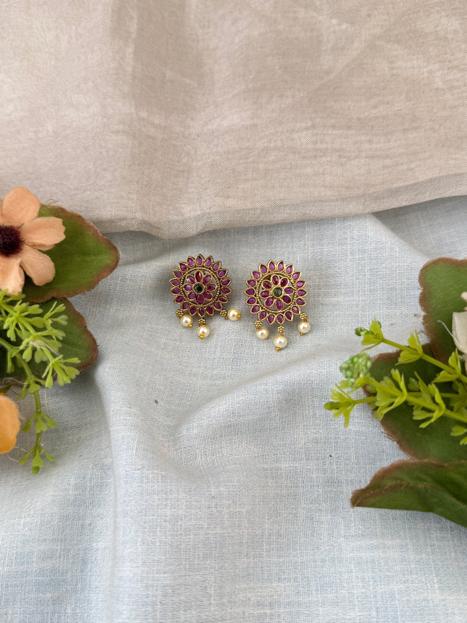 Royal Antique Stud Earrings 11101 - Mahilas