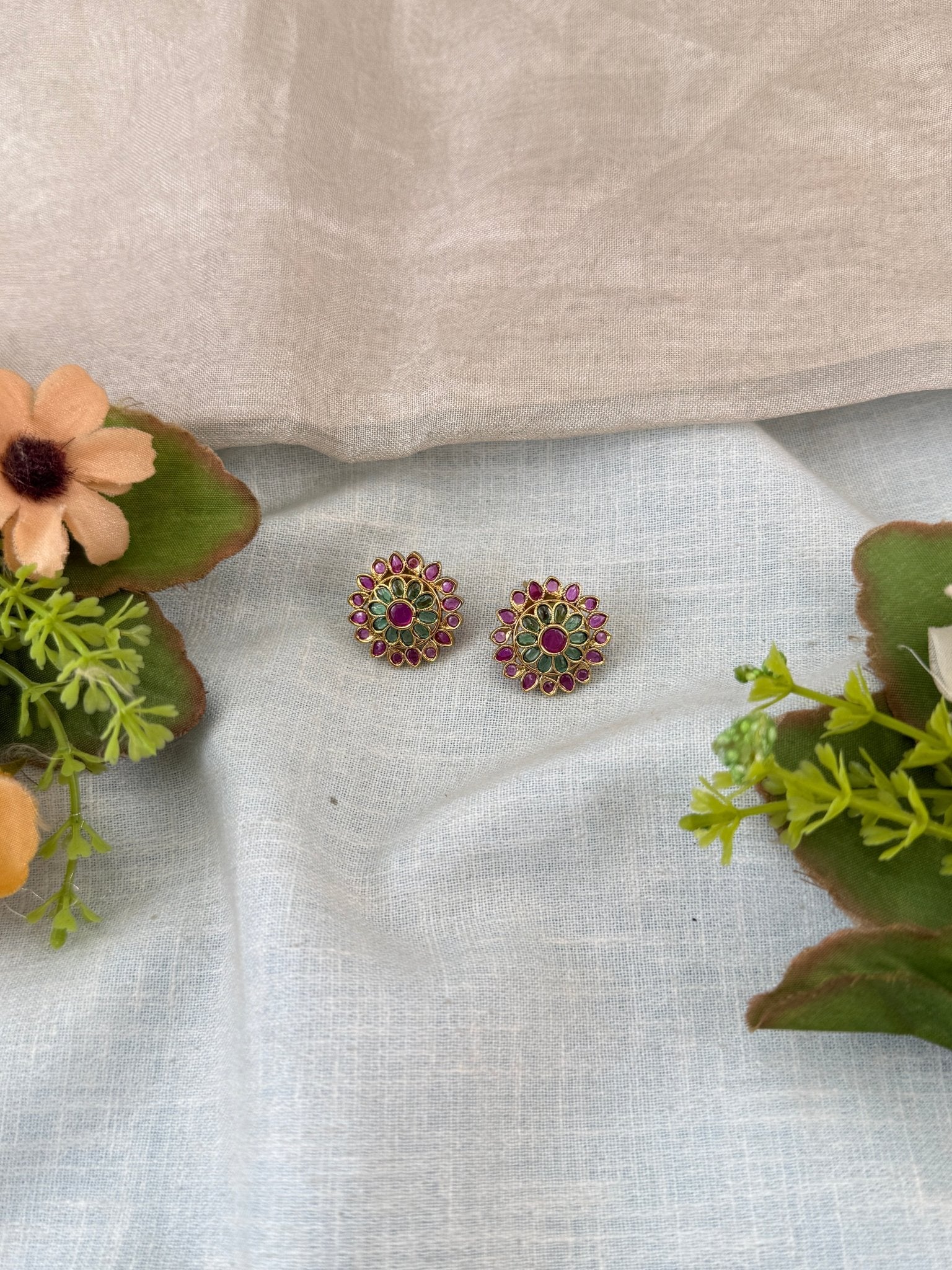 Royal Antique Stud Earrings 11106 - Mahilas