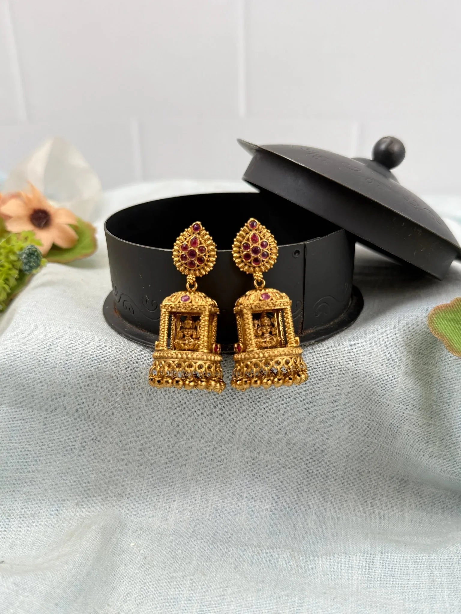 Royal Antique Temple Jhumka 0749 - Mahilas