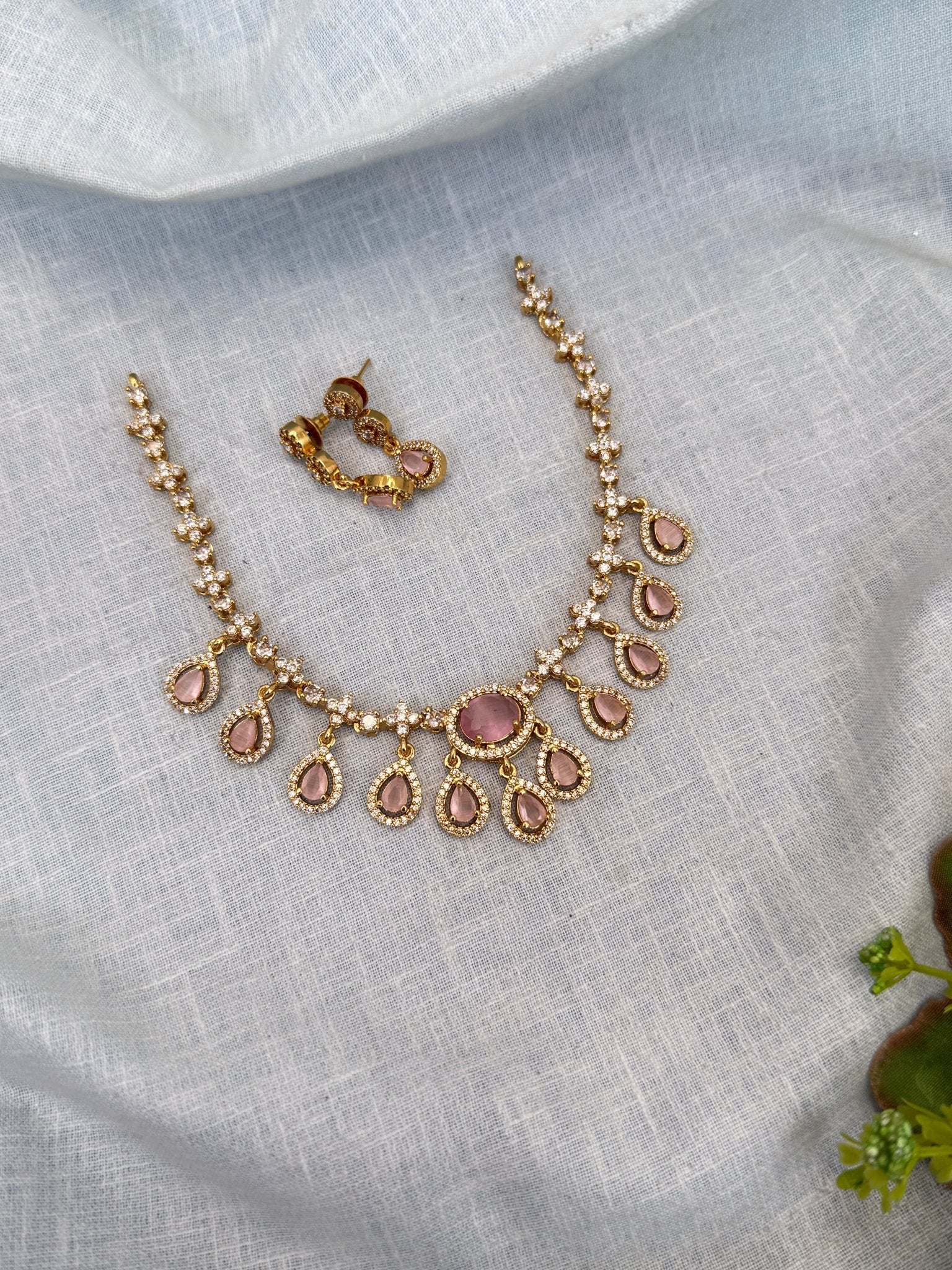 Royal Antique Victorian Pendant Short Necklace Set 0329 - Mahilas