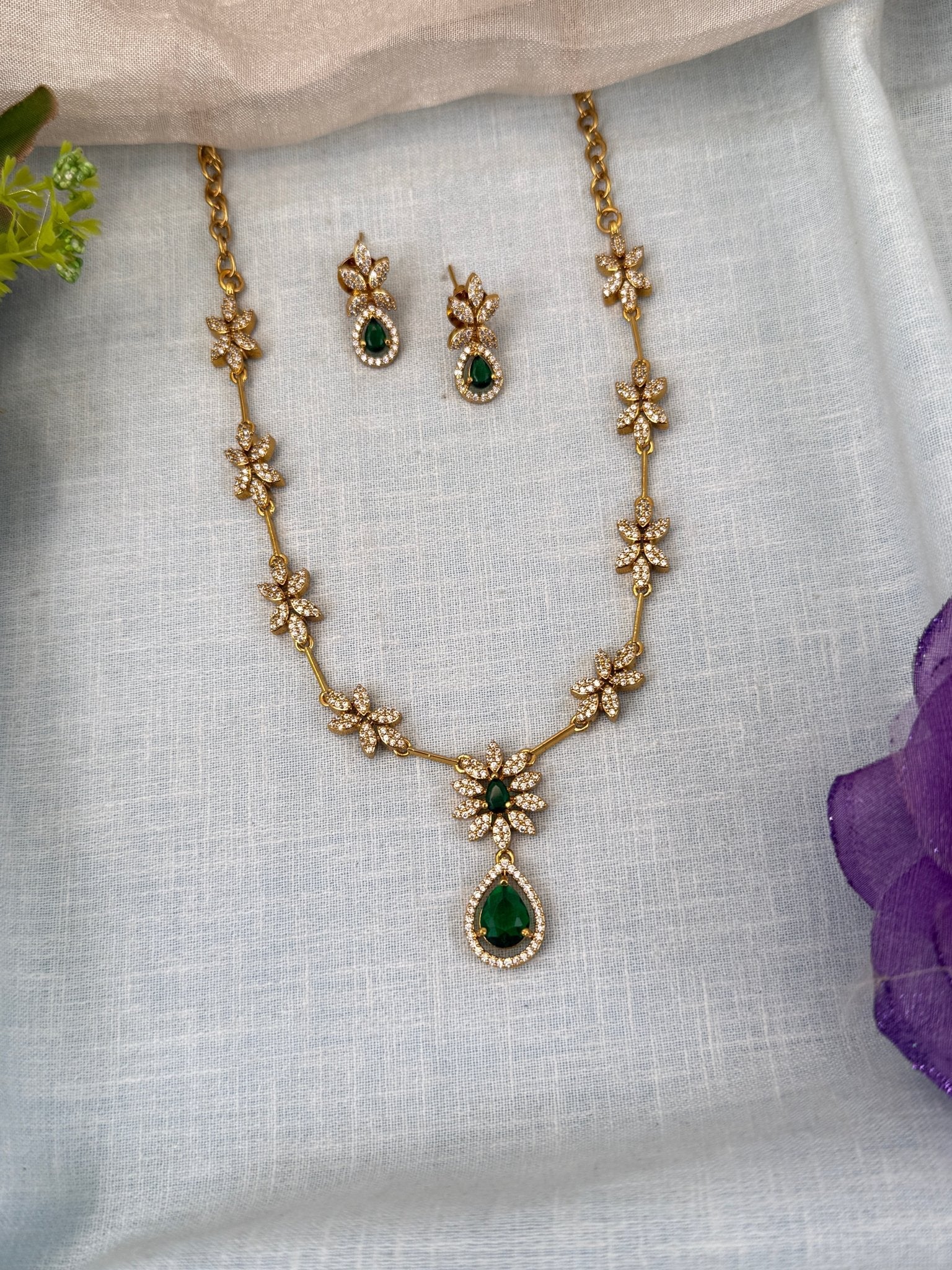 Royal Antique Victorian Short Necklace Set 0577 - Mahilas