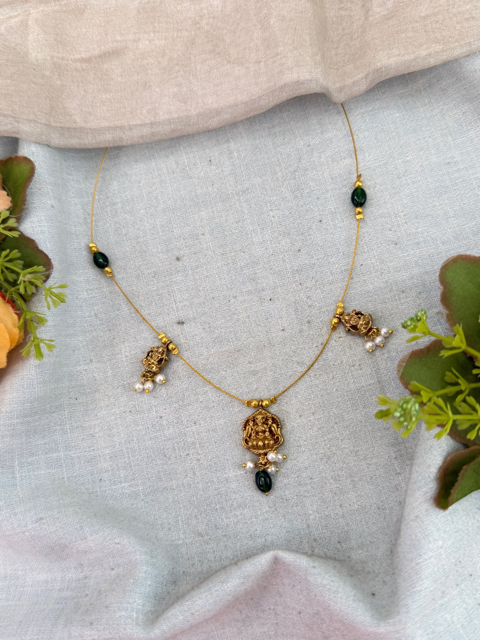Royal Invisible Chain Antique Necklace 1011 - Mahilas