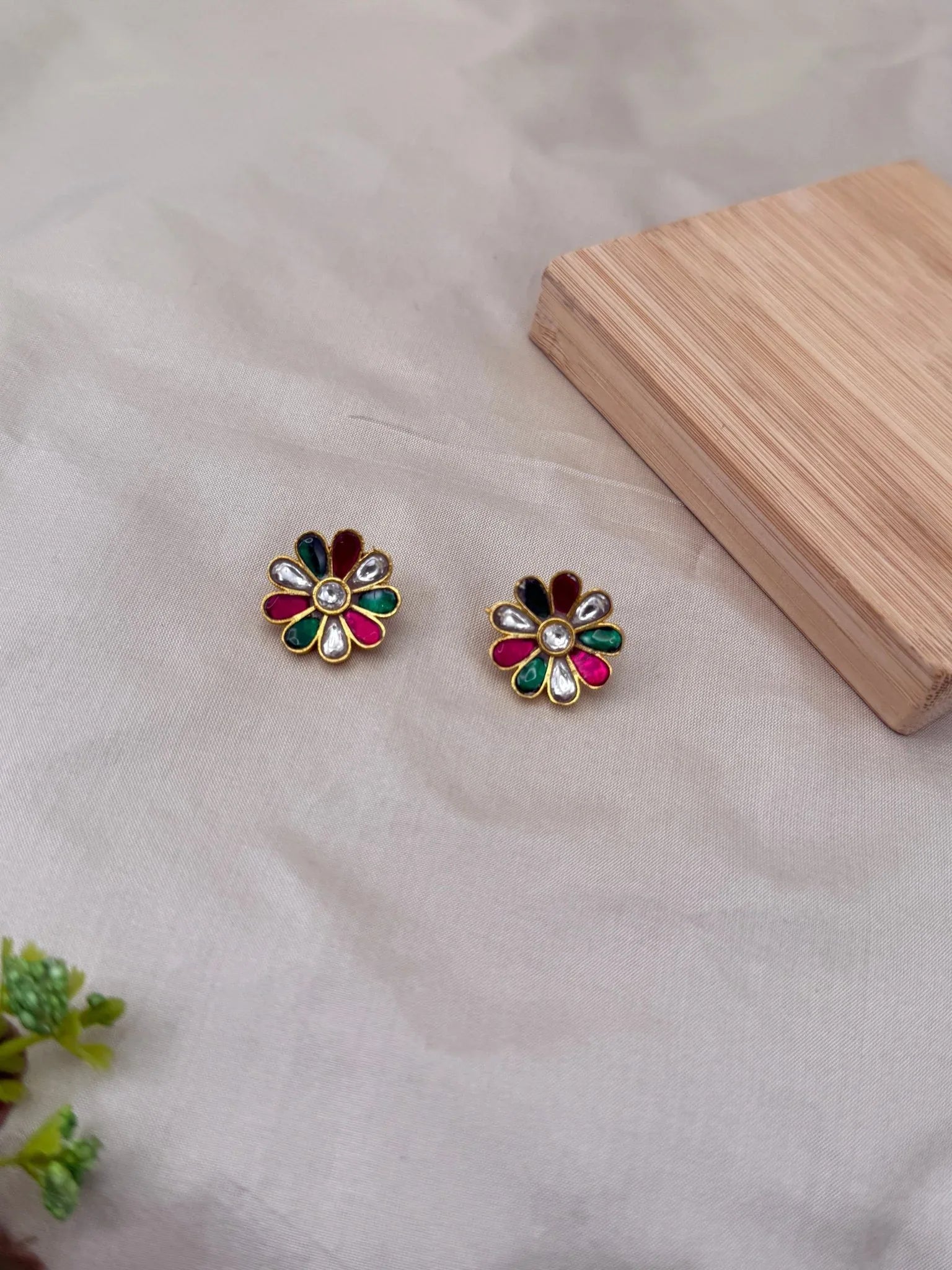 Royal Jadau Kundan Bugadi Earcuff 1268 - Mahilas