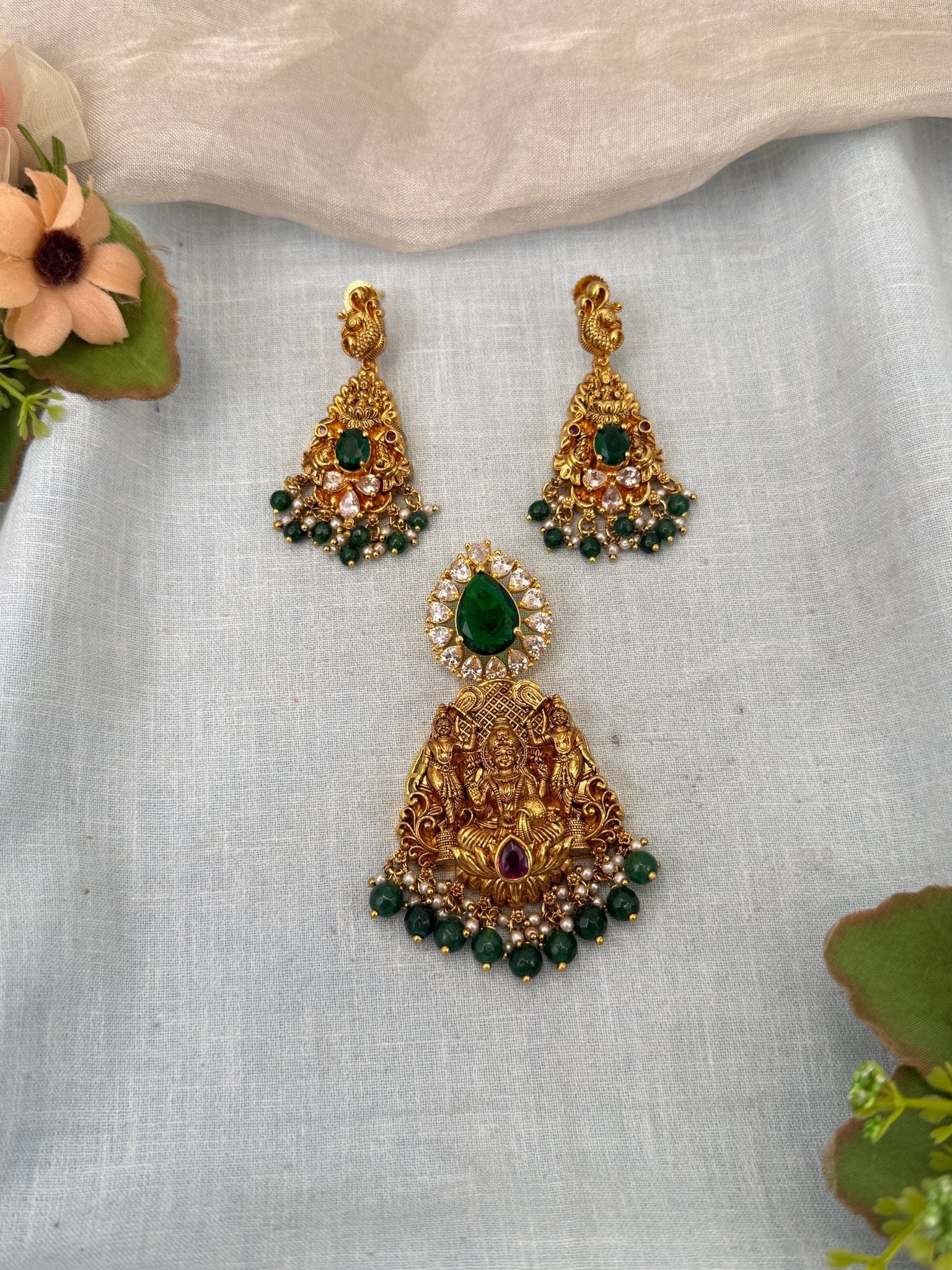 Royal Lakshmi Antique Pendant Set 246 - Mahilas
