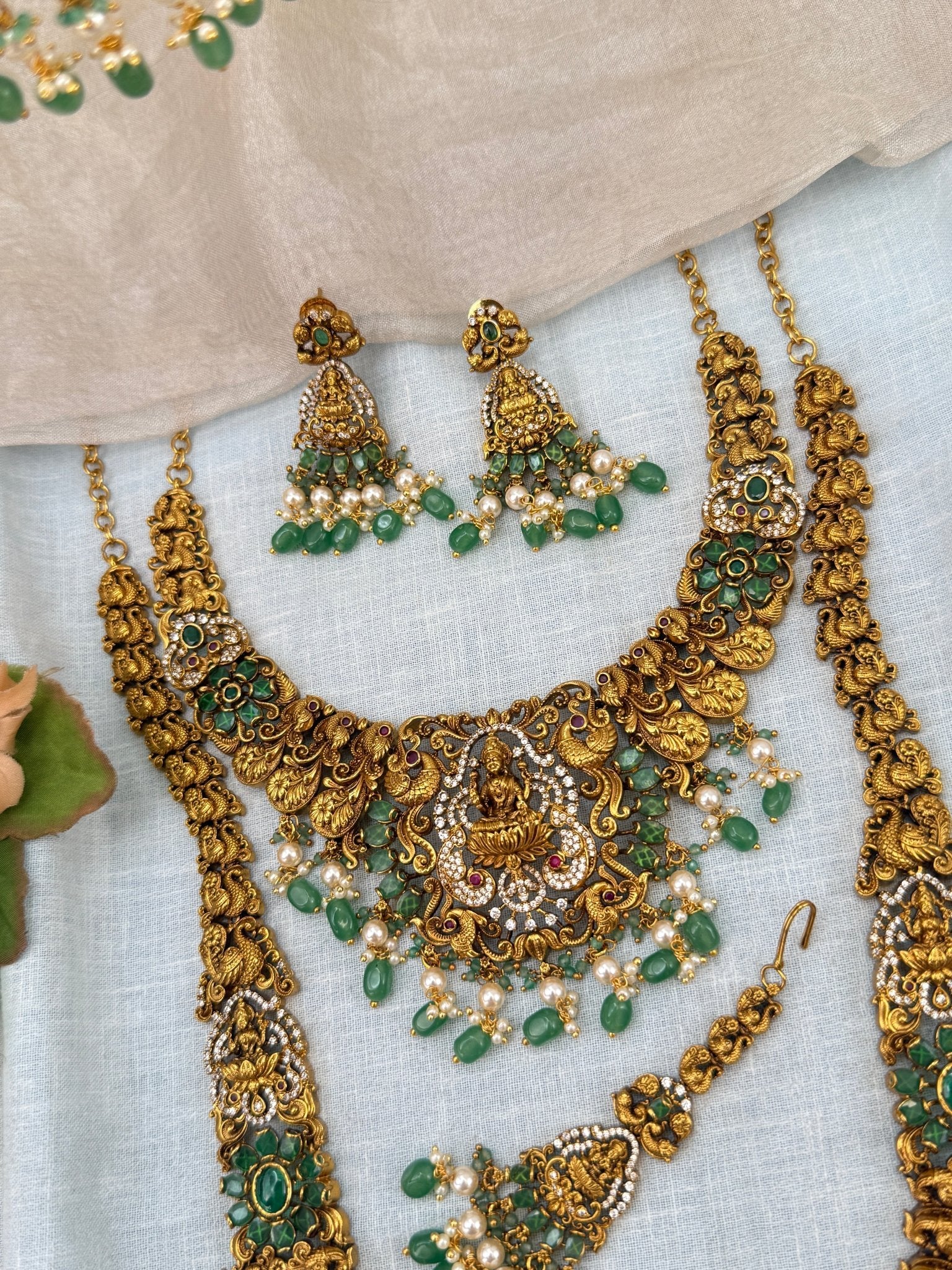 Royal Lakshmi Pendant Bridal Full Necklace Set 0913 - Mahilas