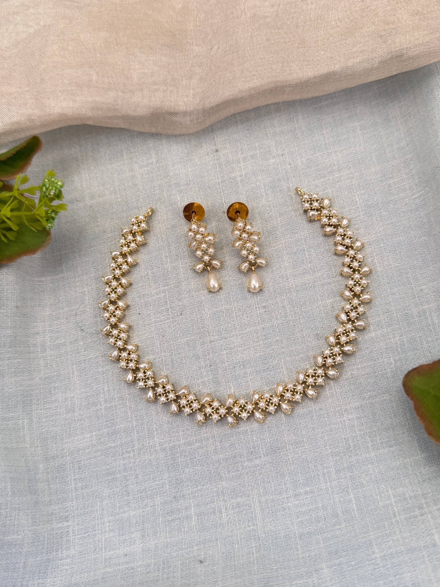 Royal Pearl Stone Short Necklace Set 677 - Mahilas