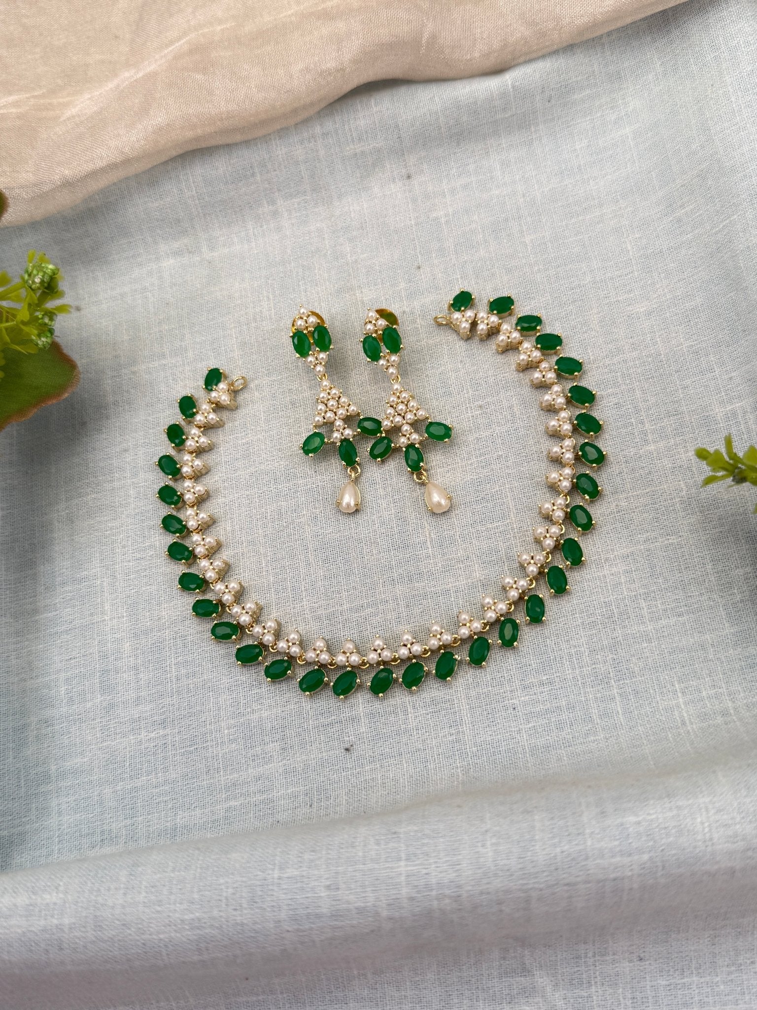 Royal Pearl Stone Short Necklace Set 700 - Mahilas