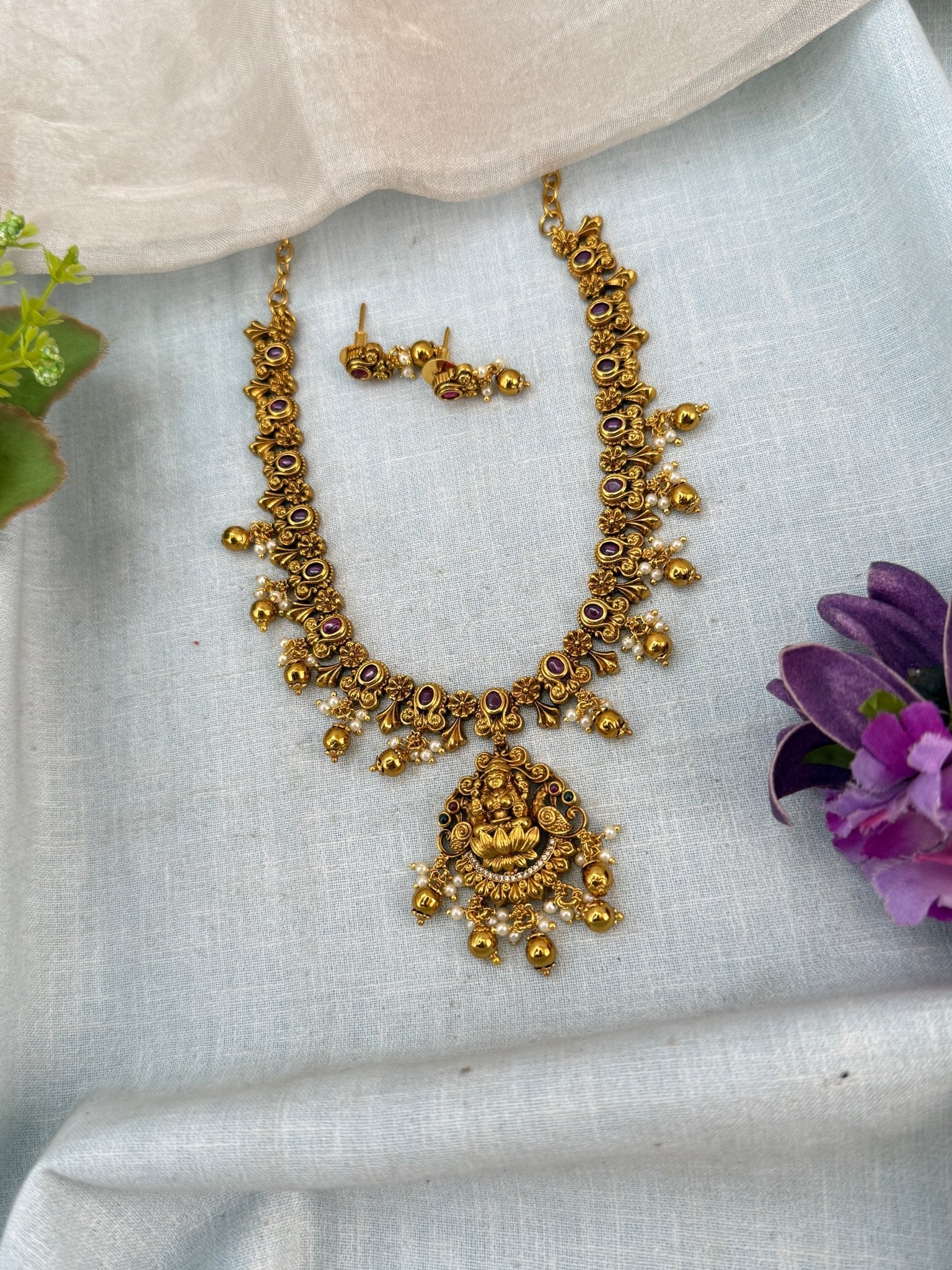 Royal Simple Antique Short Necklace Set 0840 - Mahilas